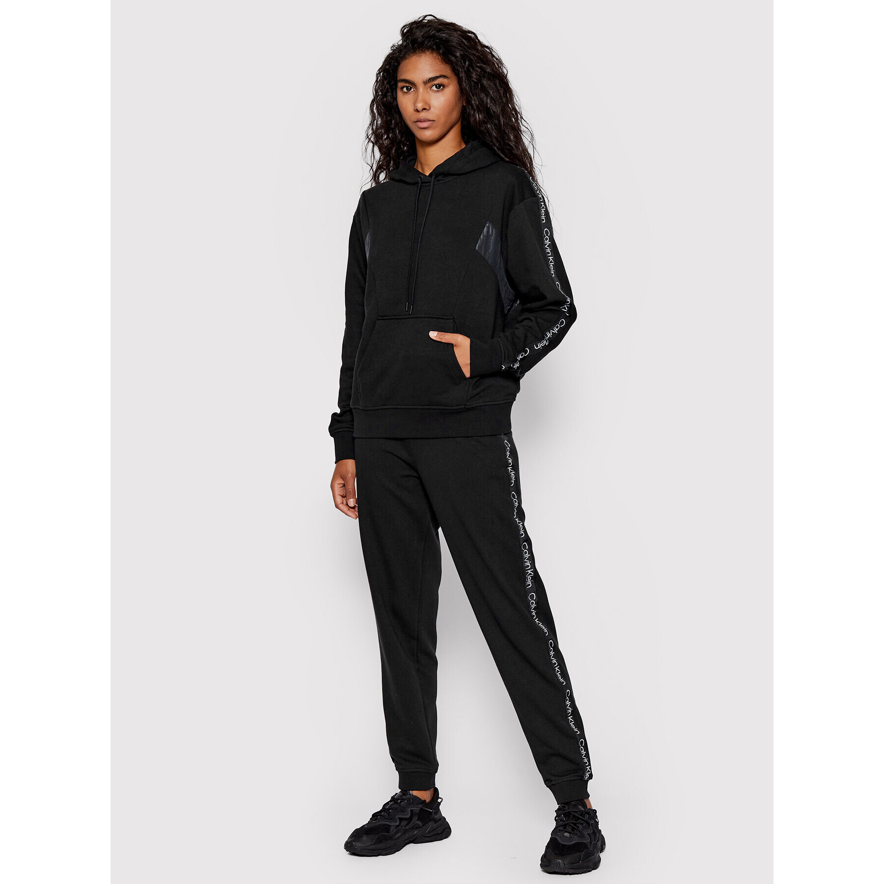 Calvin Klein Performance Долнище анцуг 00GWS2P610 Черен Regular Fit - Pepit.bg