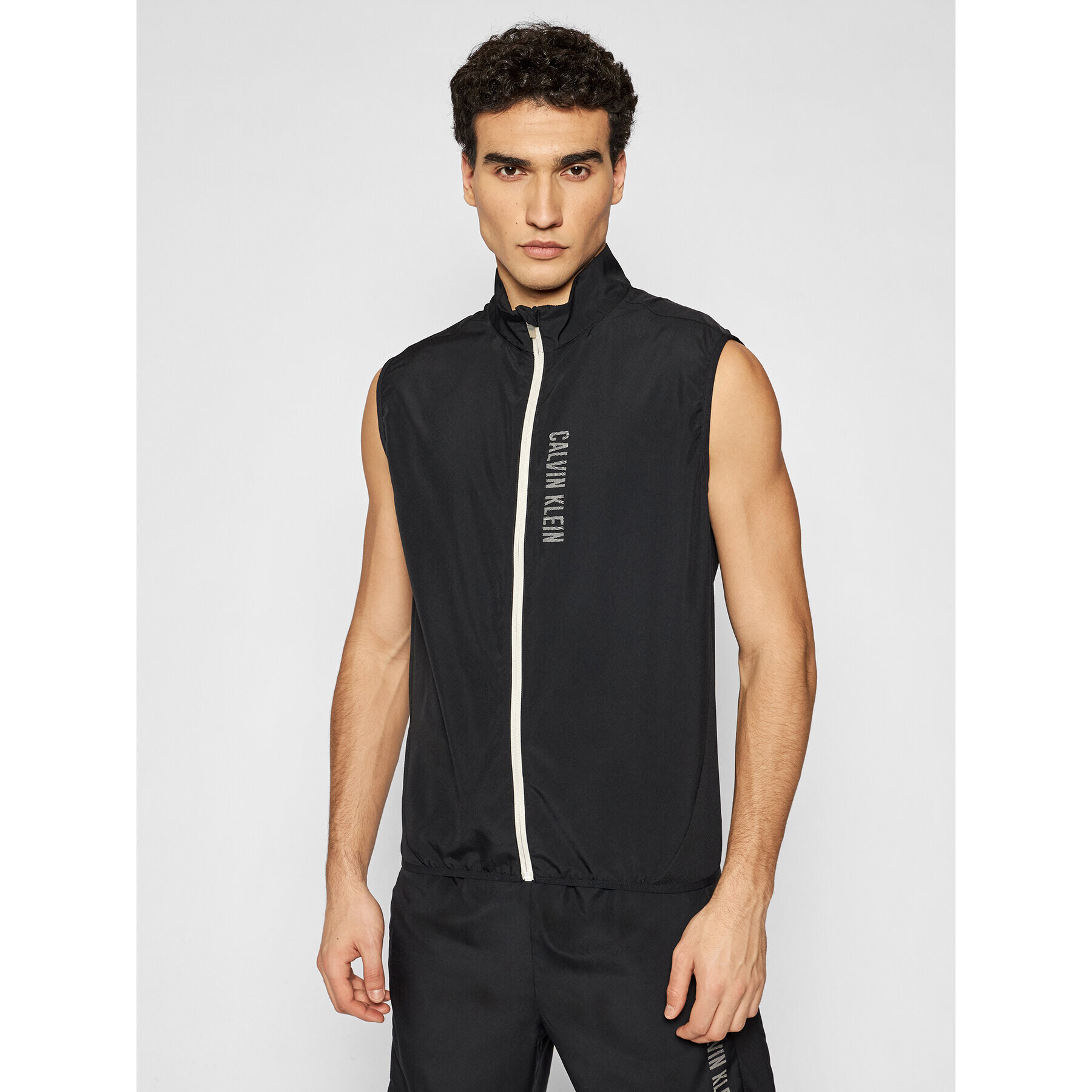 Calvin Klein Performance Елек Woven Vest 00GMS1O672 Черен Regular Fit - Pepit.bg