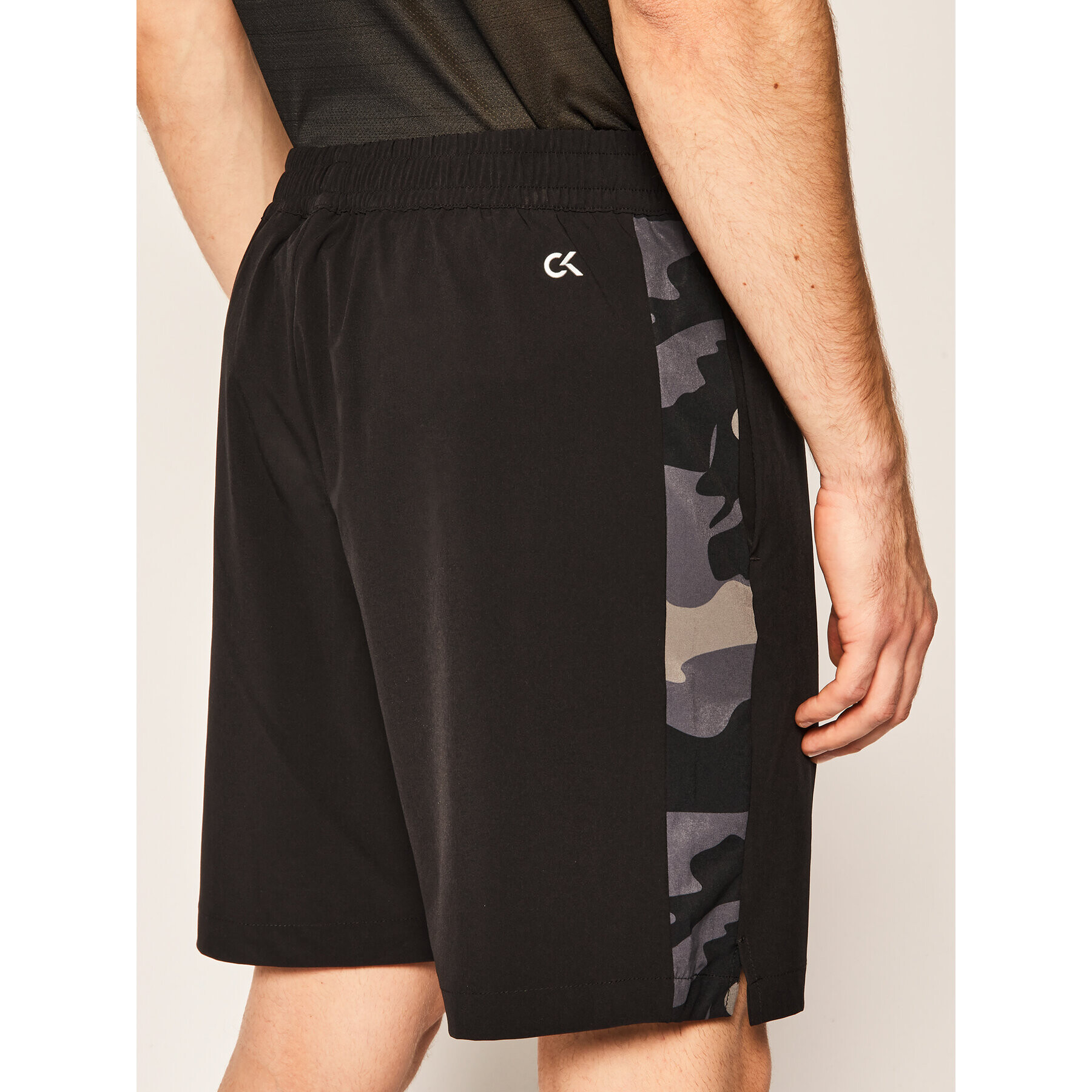 Calvin Klein Performance Спортни шорти Camo 7 Woven 00GMS0S892 Черен Regular Fit - Pepit.bg