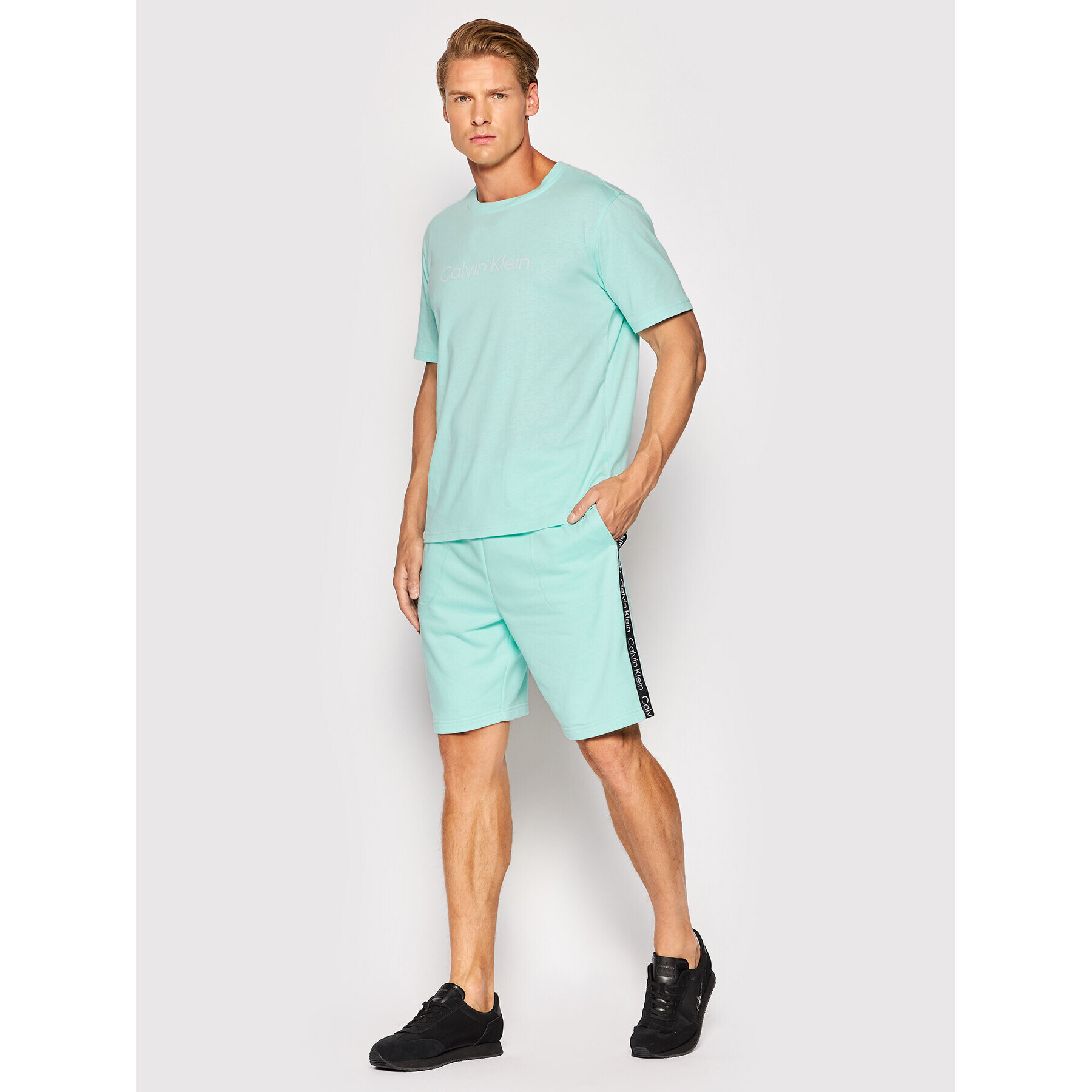 Calvin Klein Performance Спортни шорти Pw 00GMS2S806 Син Regular Fit - Pepit.bg