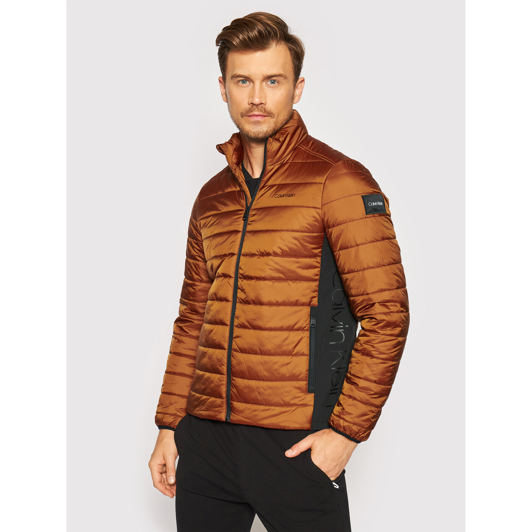 Calvin Klein Пухено яке Essential Side Logo K10K107335 Кафяв Regular Fit - Pepit.bg