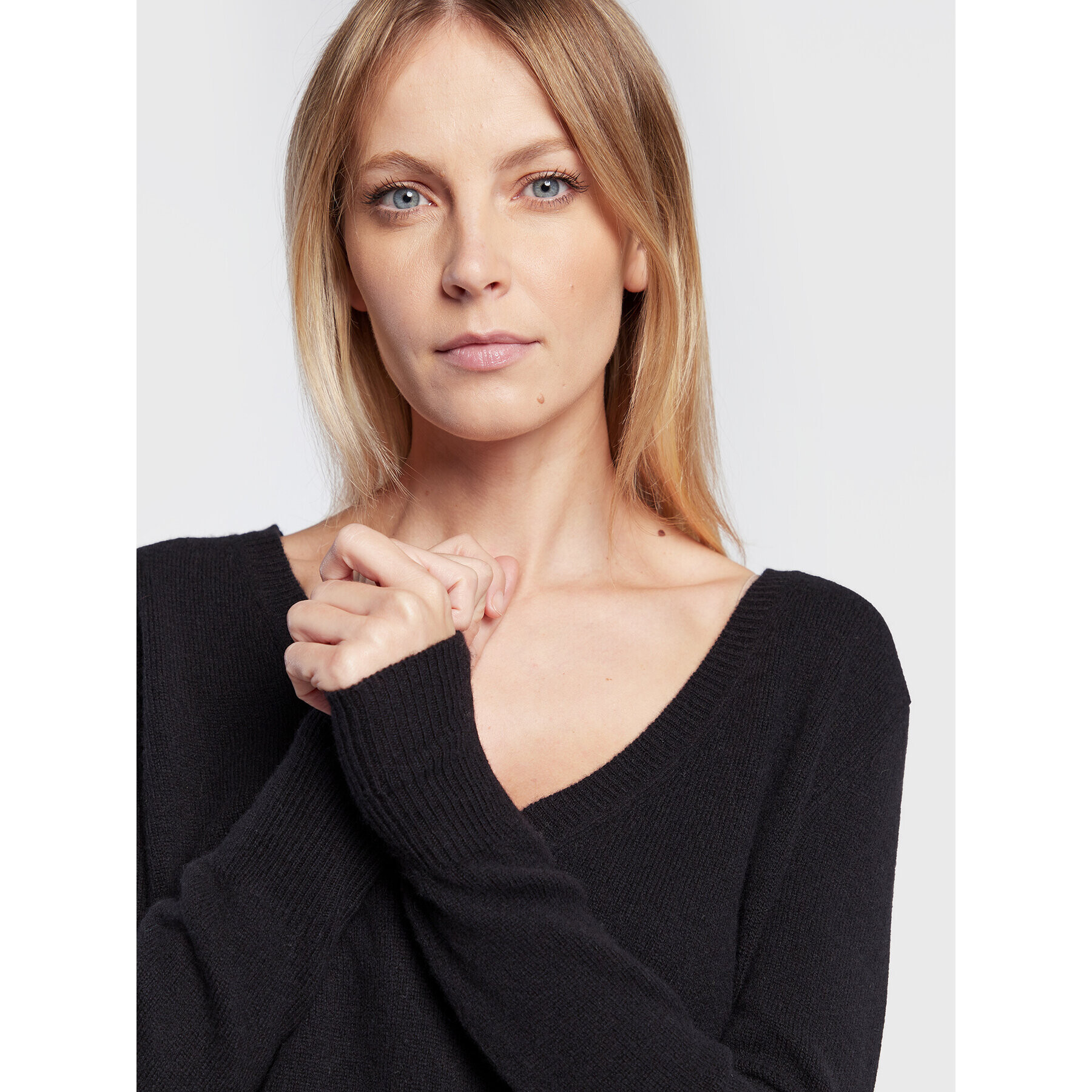 Calvin Klein Пуловер K20K205420 Черен Regular Fit - Pepit.bg