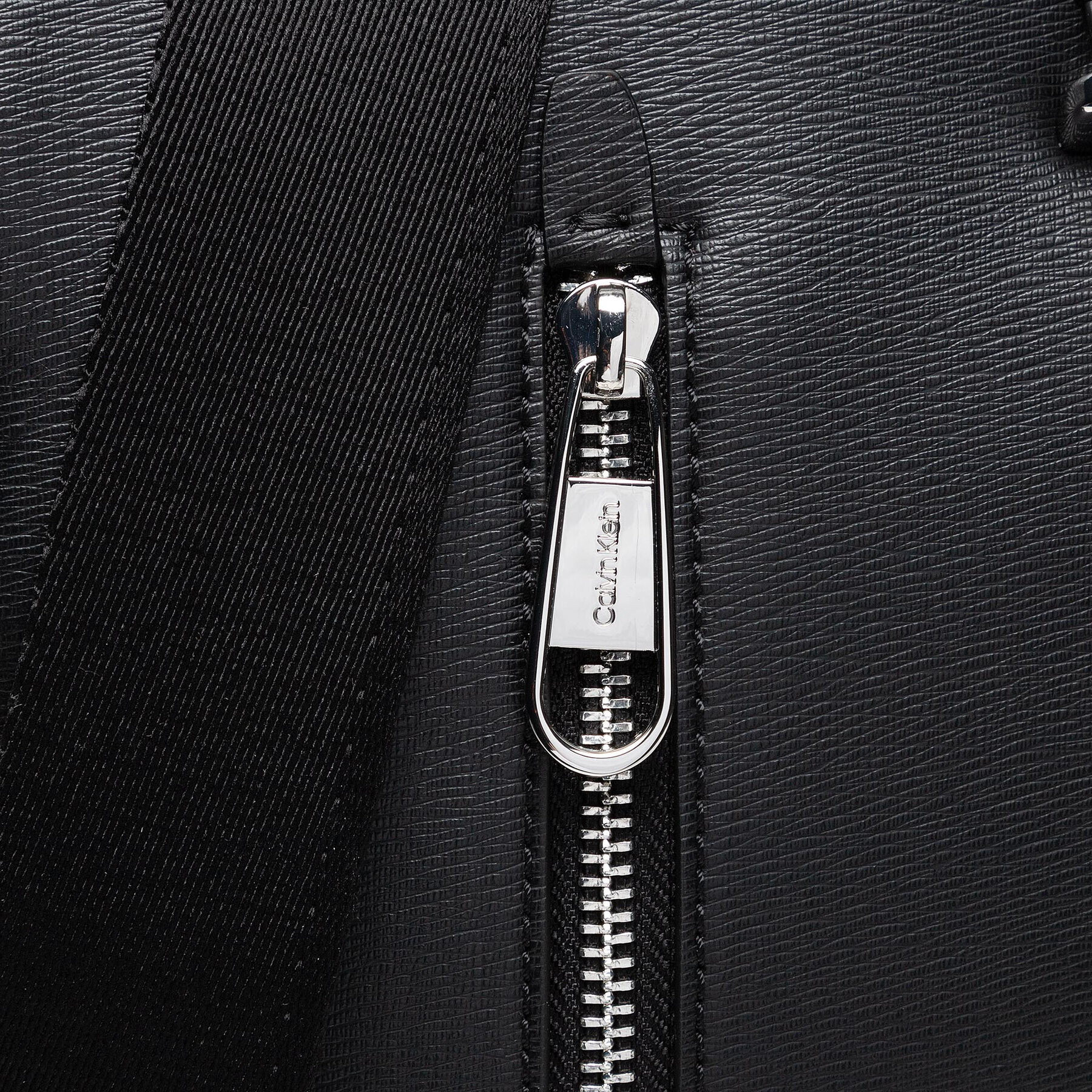 Calvin Klein Сак Minimalism Weekender L K50K508762 Черен - Pepit.bg