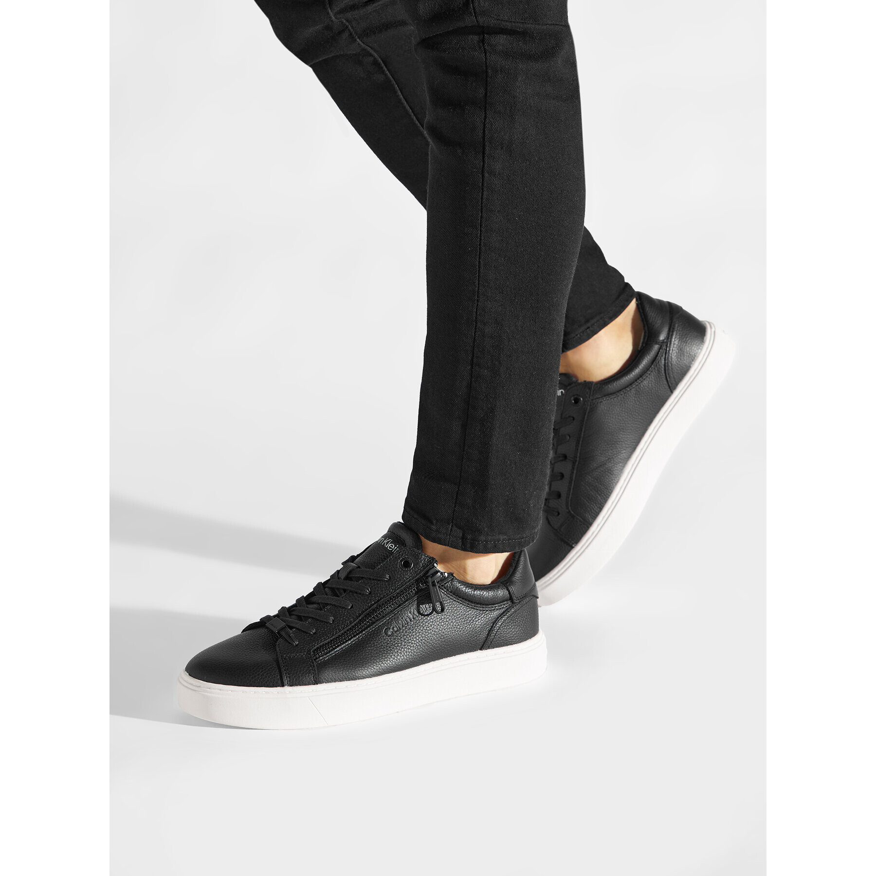 Calvin Klein Сникърси Low Top Lace Up HM0HM00811 Черен - Pepit.bg