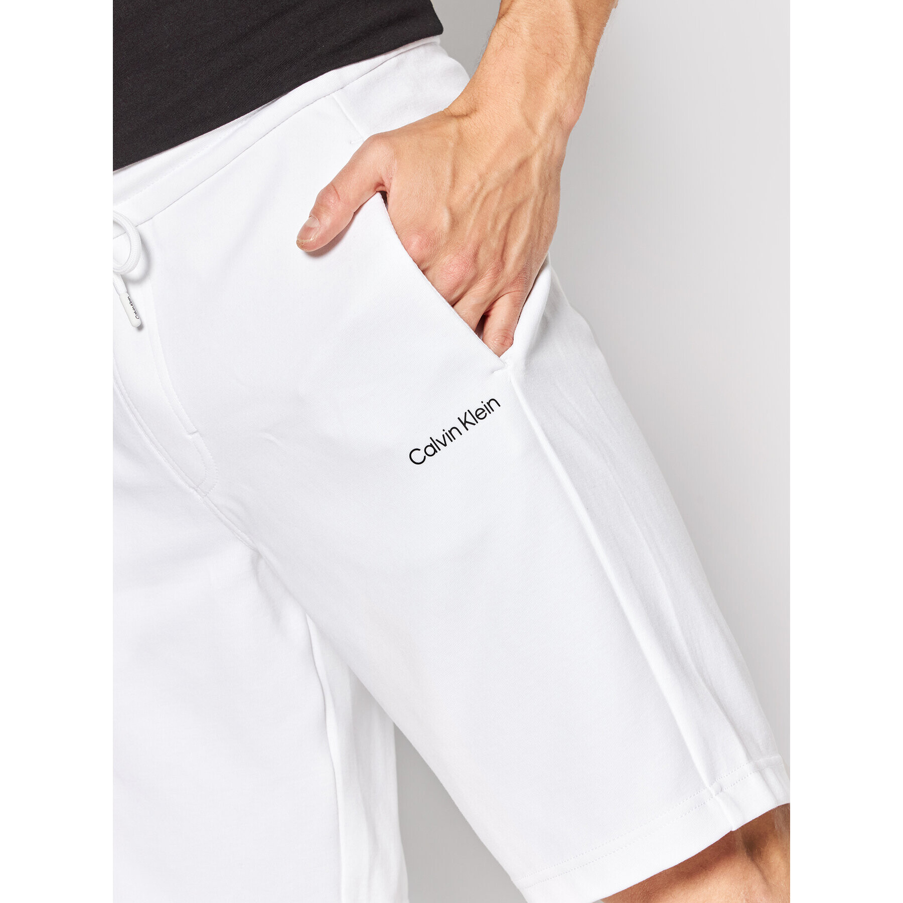 Calvin Klein Спортни шорти Interlock Micro Logo K10K109430 Бял Regular Fit - Pepit.bg