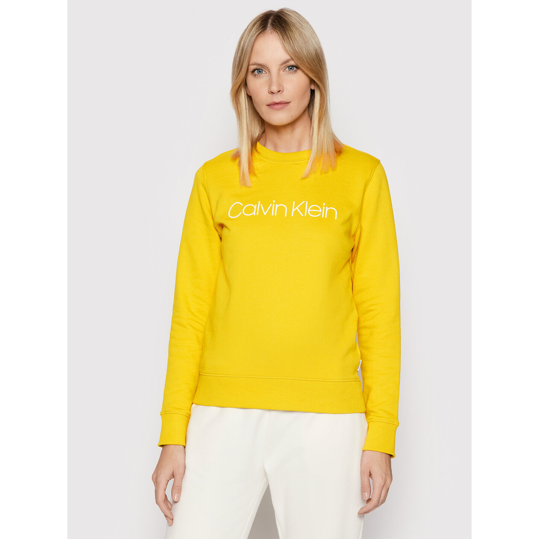Calvin Klein Суитшърт Core Logo K20K202157 Жълт Regular Fit - Pepit.bg