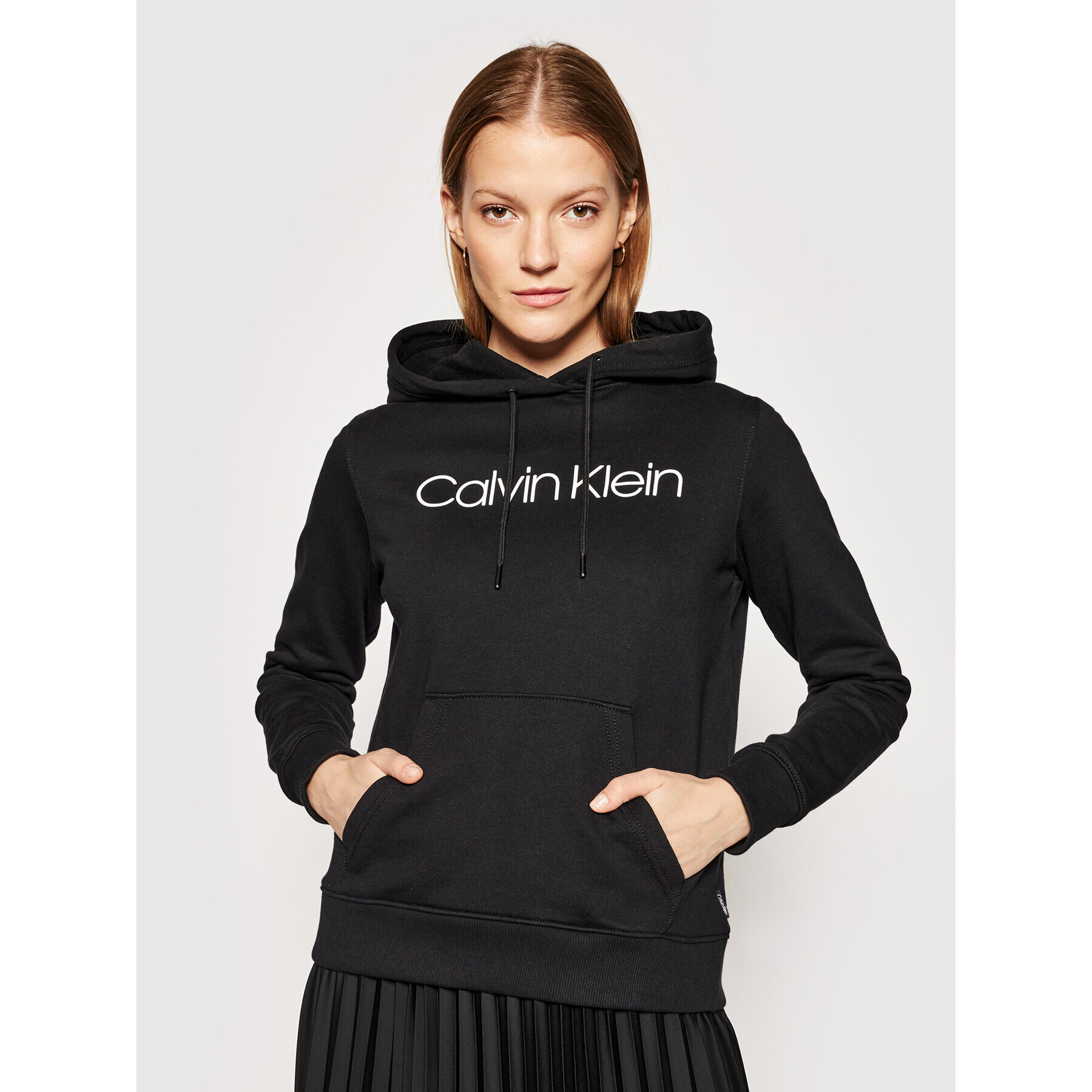 Calvin Klein Суитшърт Core Logo K20K202687 Черен Regular Fit - Pepit.bg