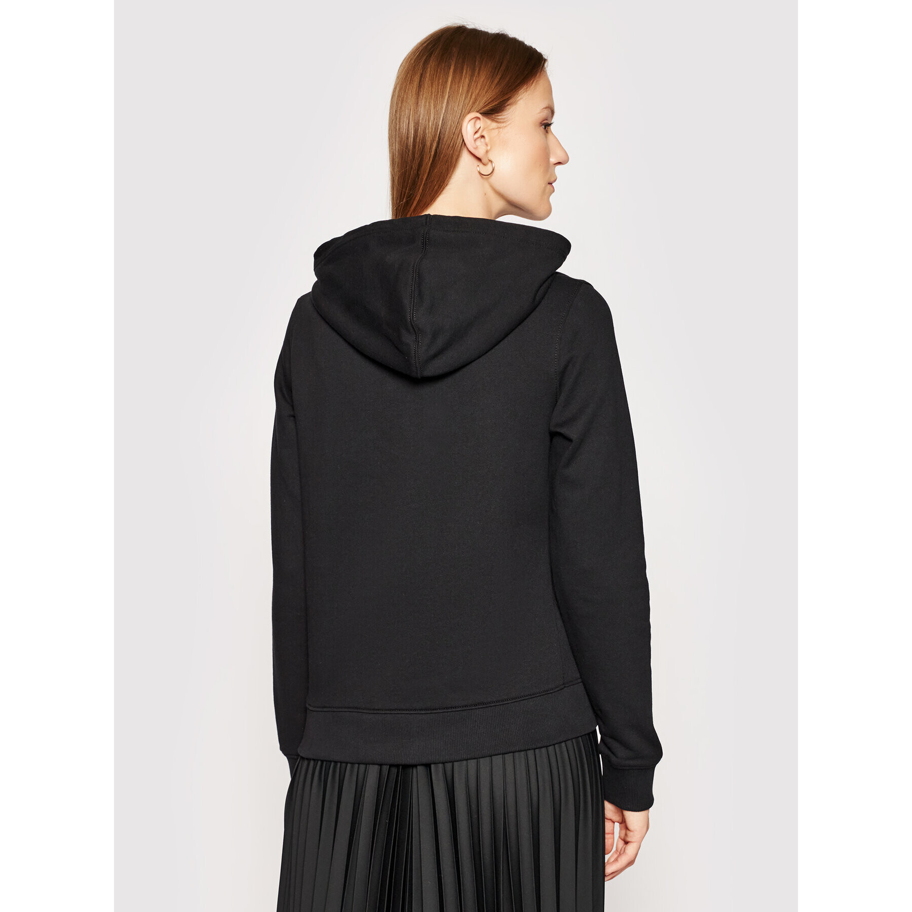 Calvin Klein Суитшърт Core Logo K20K202687 Черен Regular Fit - Pepit.bg