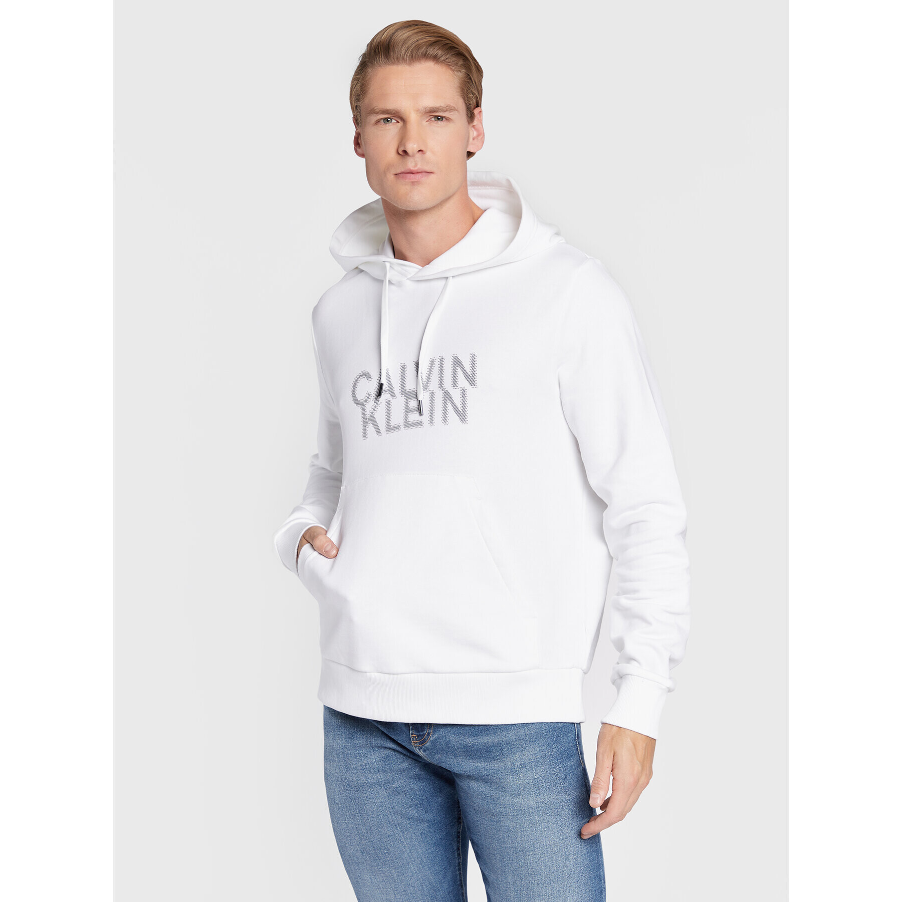 Calvin Klein Суитшърт Distorted Logo K10K110075 Бял Regular Fit - Pepit.bg