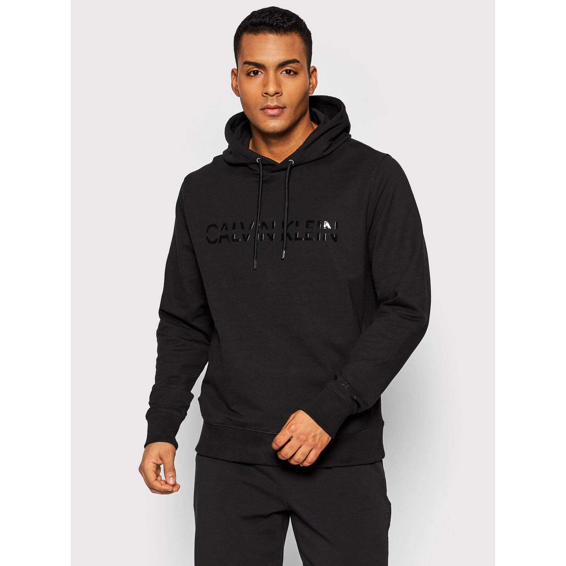 Calvin Klein Суитшърт Matt Shine Split Logo K10K108283 Черен Regular Fit - Pepit.bg