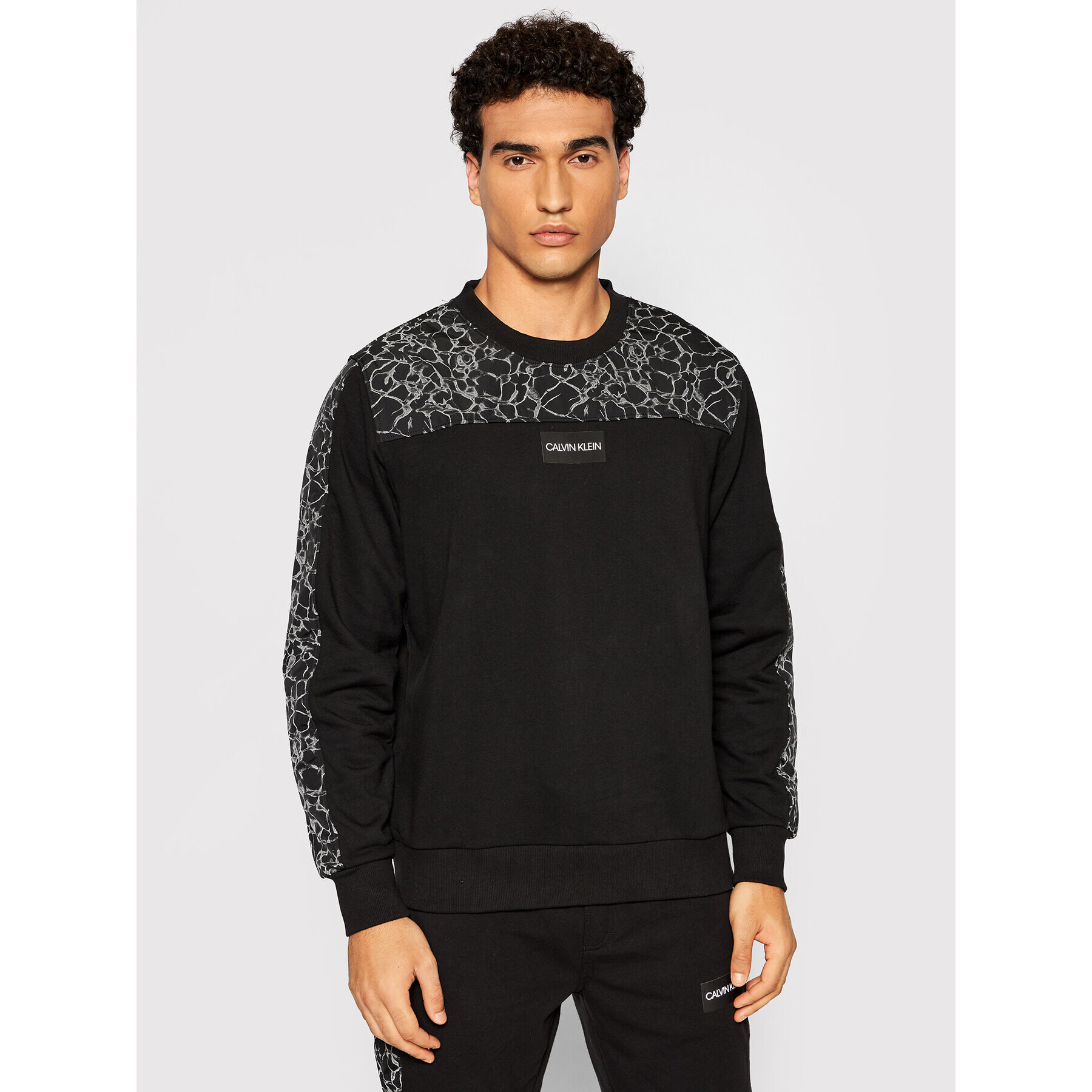 Calvin Klein Суитшърт Reflective Print K10K107418 Черен Regular Fit - Pepit.bg