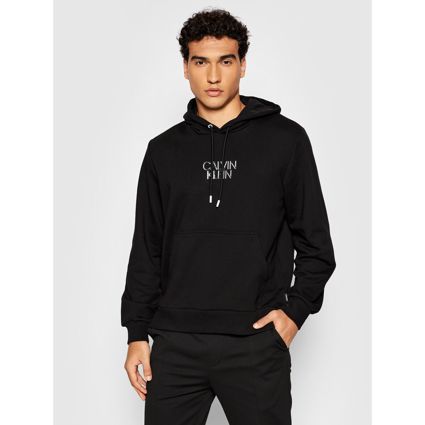 Calvin Klein Суитшърт Shadow Center Logo K10K107770 Черен Regular Fit - Pepit.bg