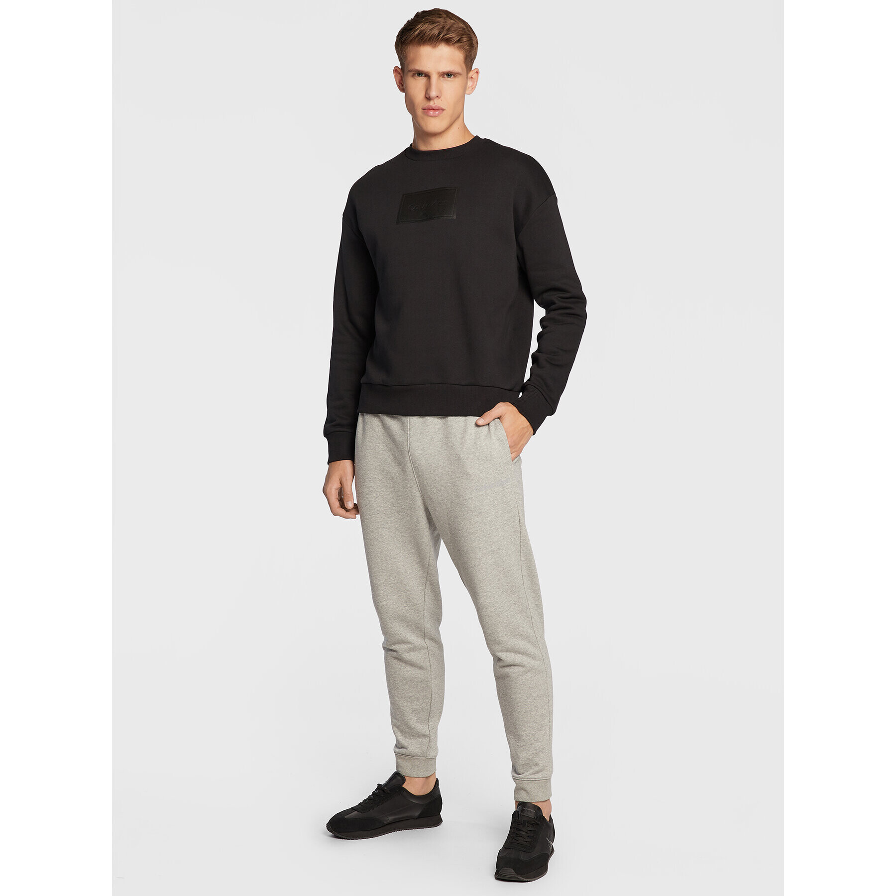 Calvin Klein Суитшърт Textured Logo K10K110083 Черен Relaxed Fit - Pepit.bg