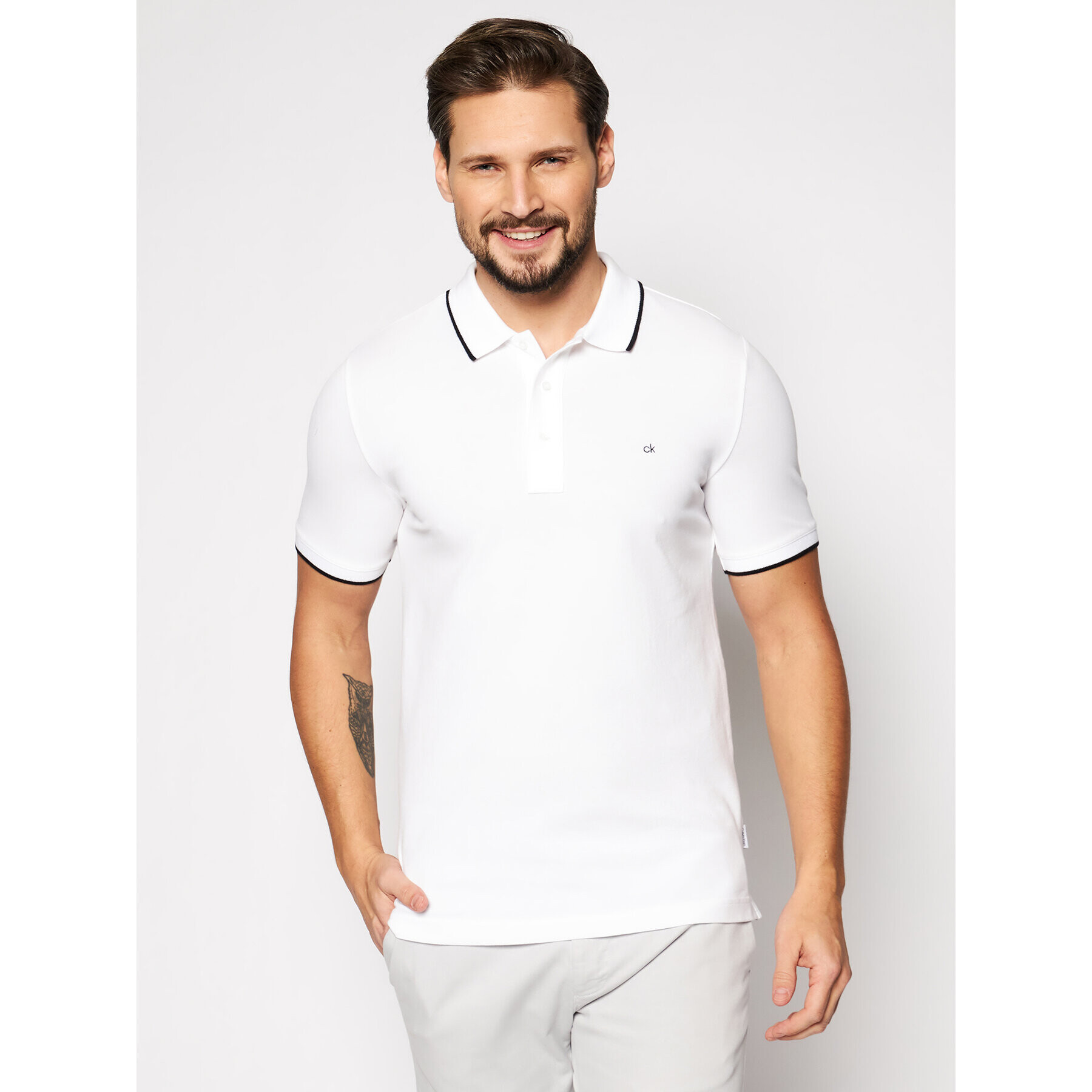 Calvin Klein Тениска с яка и копчета Stretch Tipping K10K107211 Бял Slim Fit - Pepit.bg