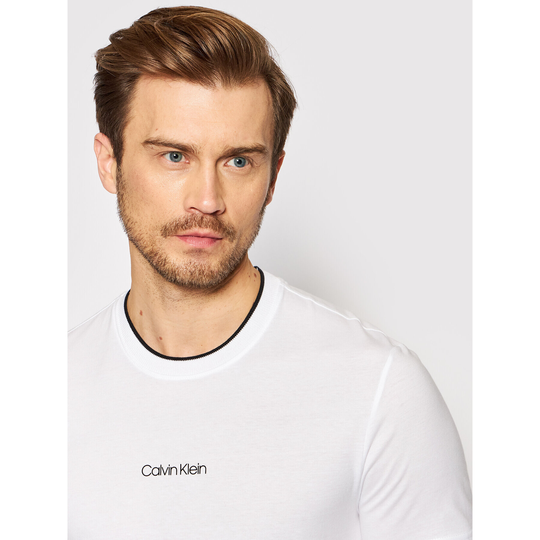 Calvin Klein Тишърт Center Logo K10K107845 Бял Regular Fit - Pepit.bg