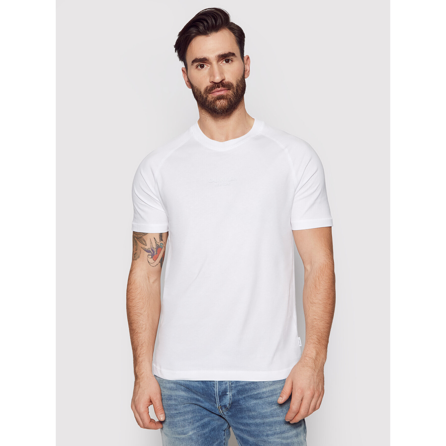 Calvin Klein Тишърт Center Logo Stretch K10K106498 Бял Regular Fit - Pepit.bg