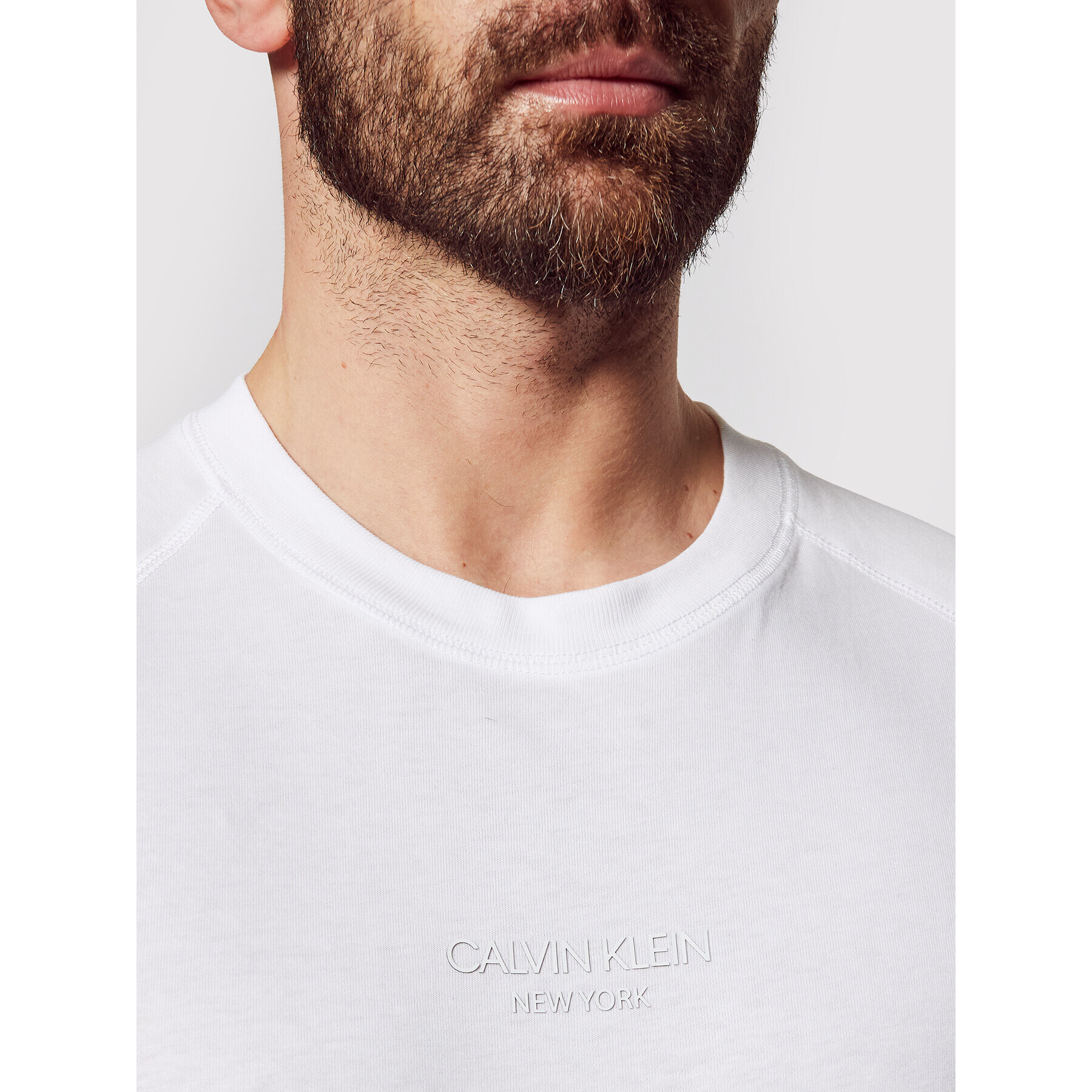 Calvin Klein Тишърт Center Logo Stretch K10K106498 Бял Regular Fit - Pepit.bg