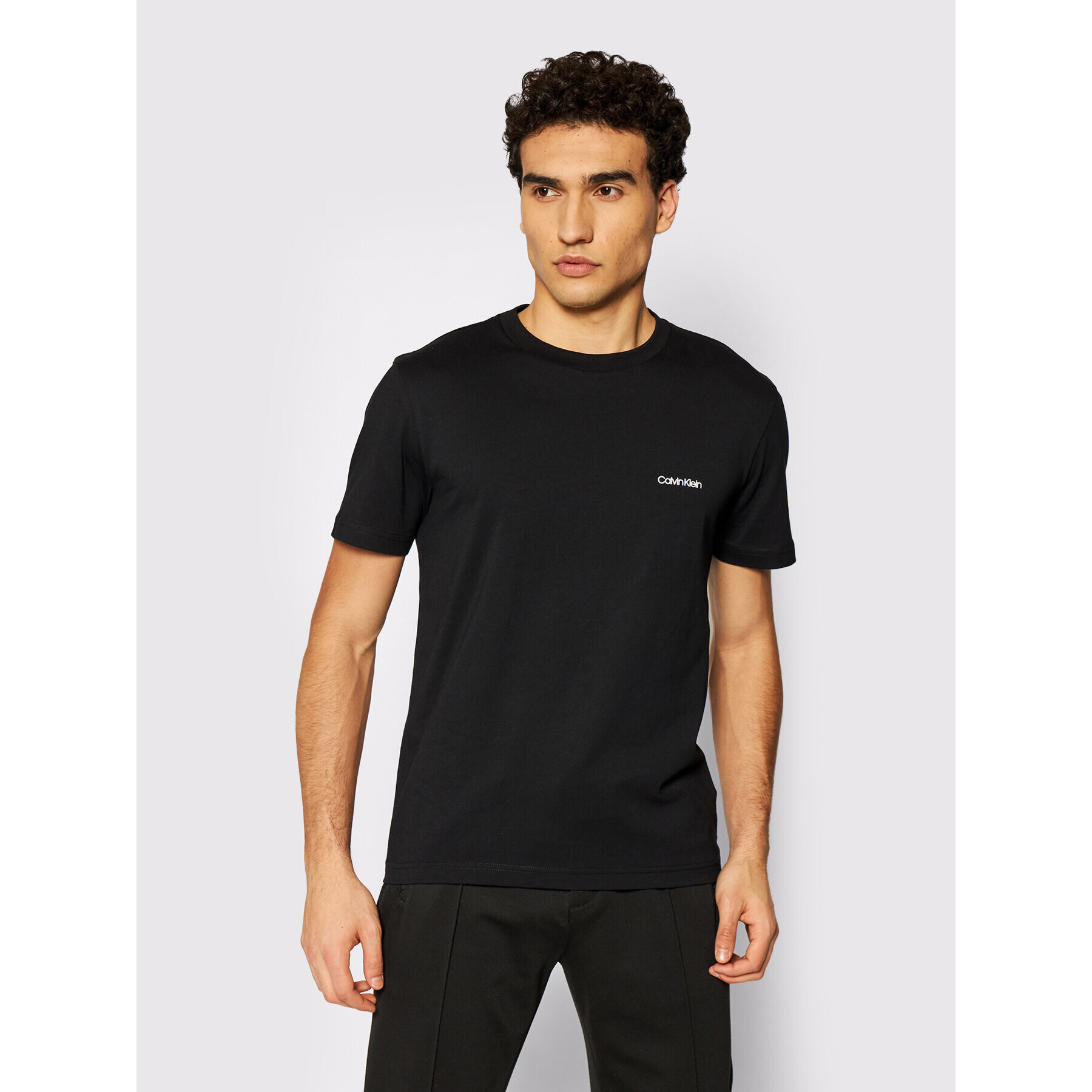 Calvin Klein Тишърт Chest Logo K10K104062 Черен Regular Fit - Pepit.bg