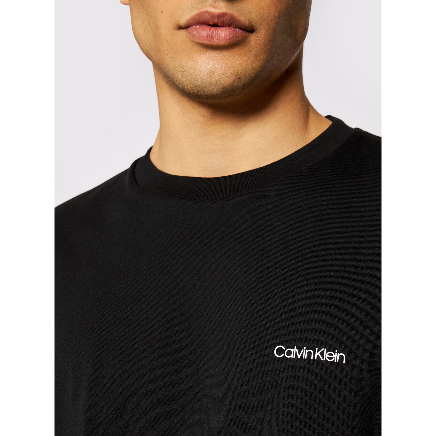 Calvin Klein Тишърт Chest Logo K10K104062 Черен Regular Fit - Pepit.bg