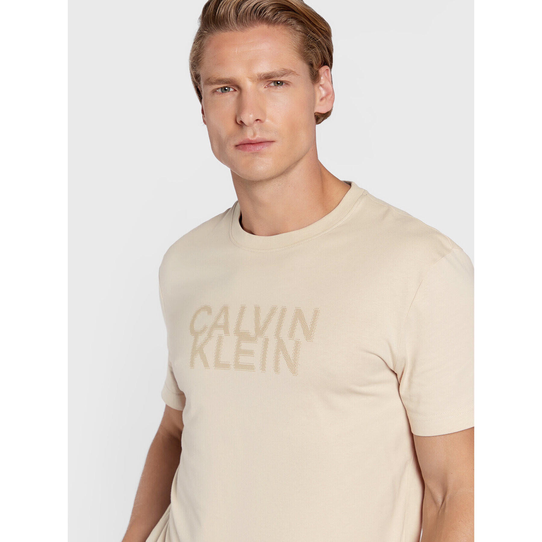 Calvin Klein Тишърт Distorted K10K110113 Бежов Regular Fit - Pepit.bg