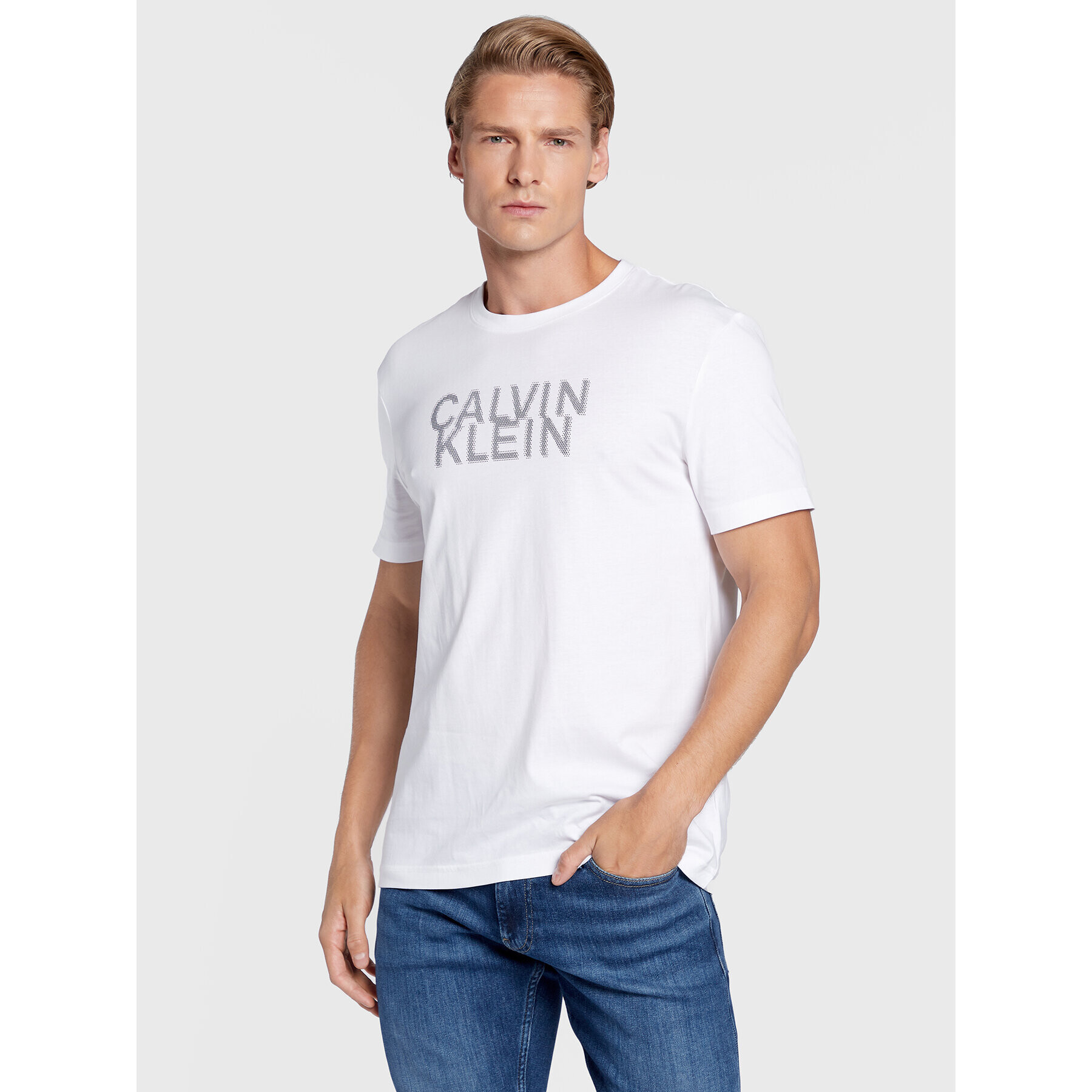 Calvin Klein Тишърт Distorted K10K110113 Бял Regular Fit - Pepit.bg