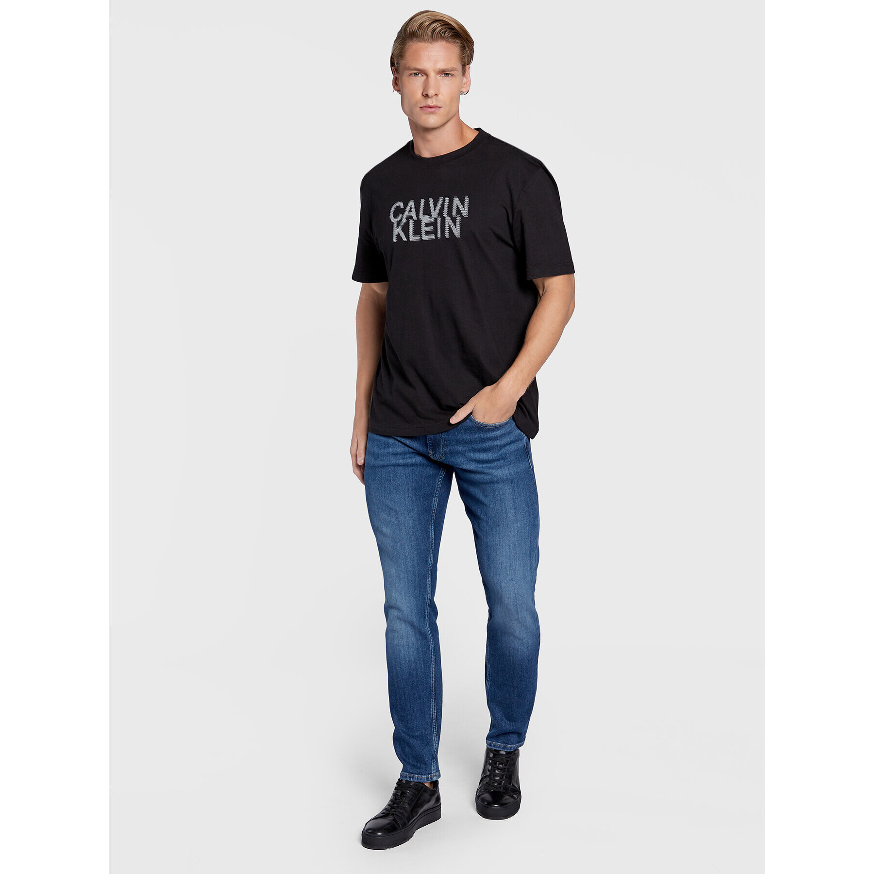 Calvin Klein Тишърт Distorted K10K110113 Черен Regular Fit - Pepit.bg