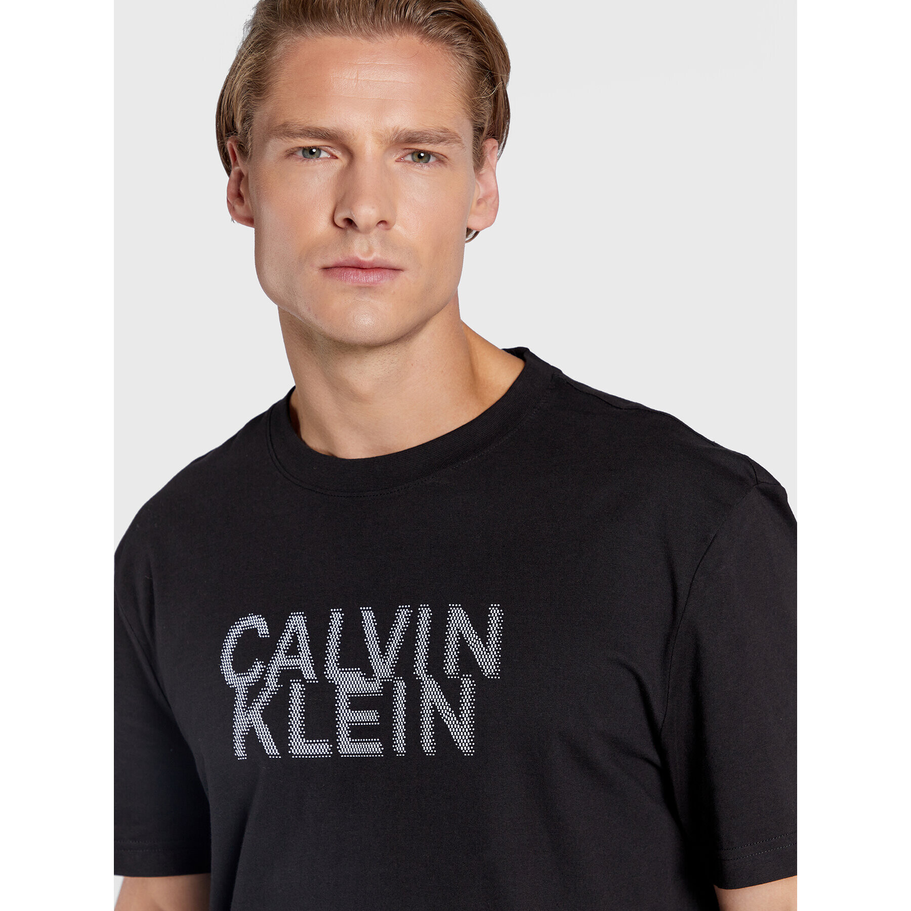 Calvin Klein Тишърт Distorted K10K110113 Черен Regular Fit - Pepit.bg