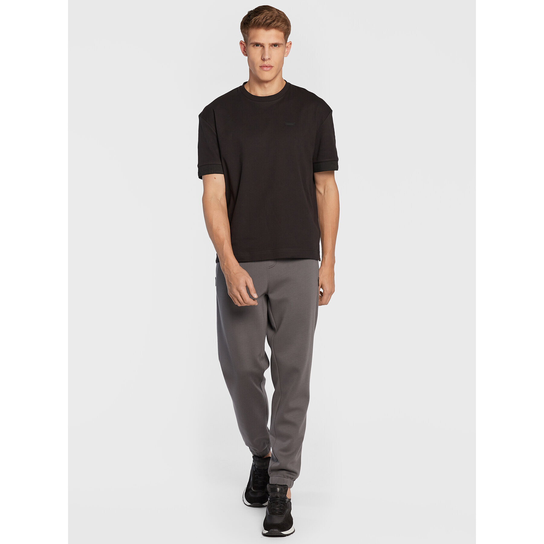 Calvin Klein Тишърт Embossed K10K110187 Черен Comfort Fit - Pepit.bg