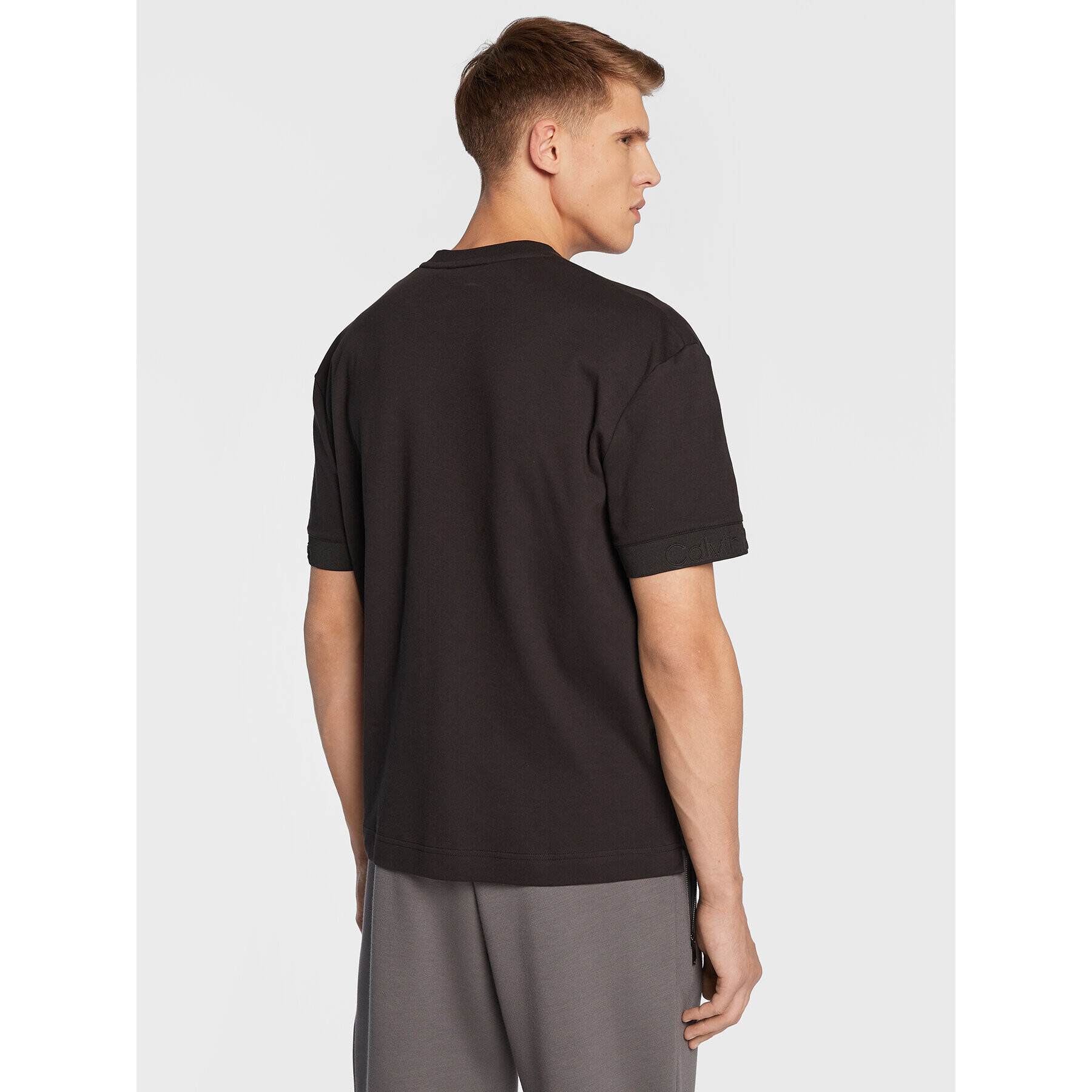 Calvin Klein Тишърт Embossed K10K110187 Черен Comfort Fit - Pepit.bg