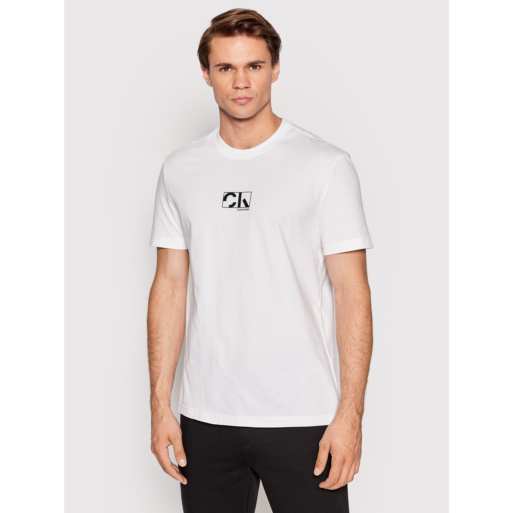 Calvin Klein Тишърт Graphic Box Logo K10K109799 Бял Regular Fit - Pepit.bg