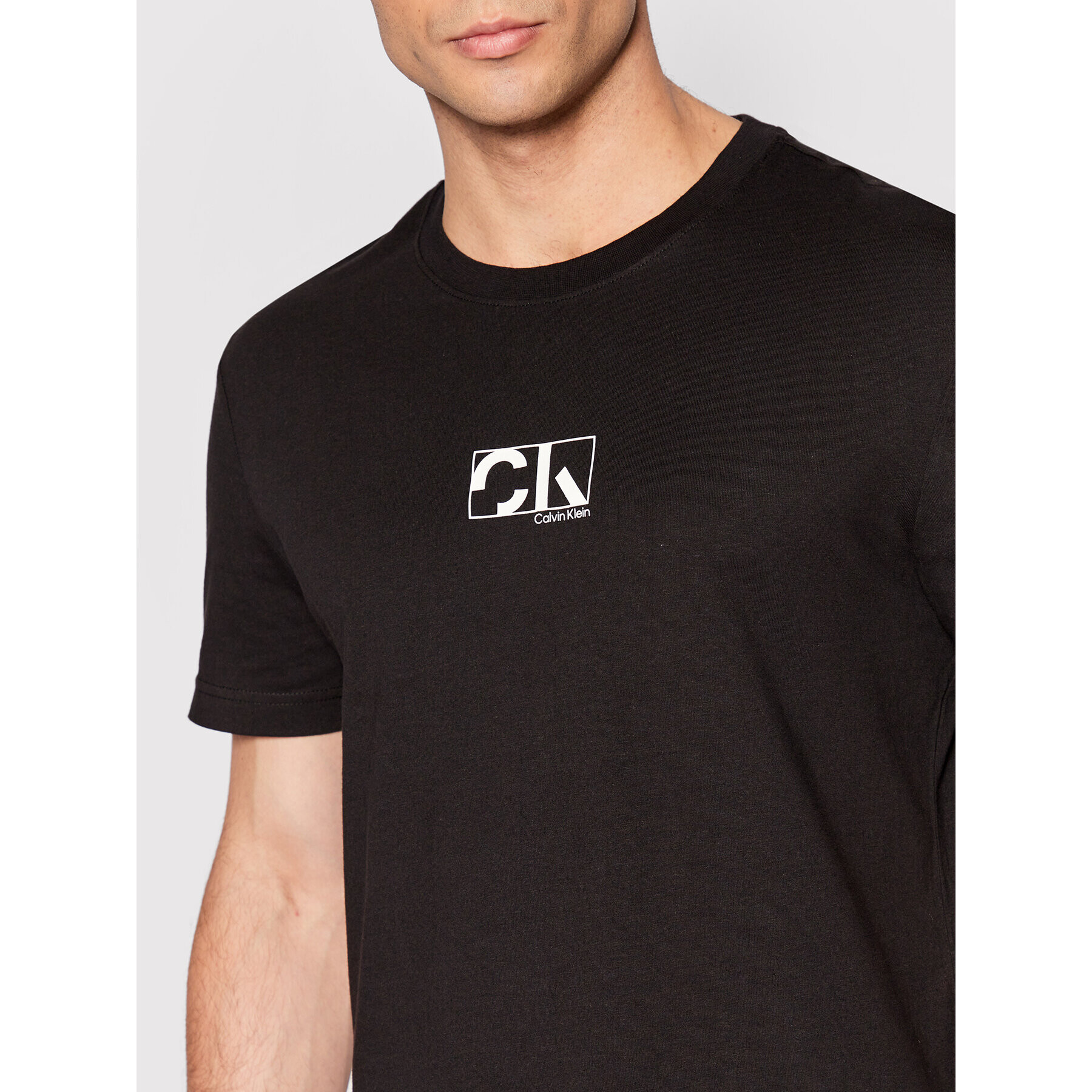 Calvin Klein Тишърт Graphic Box Logo K10K109799 Черен Regular Fit - Pepit.bg