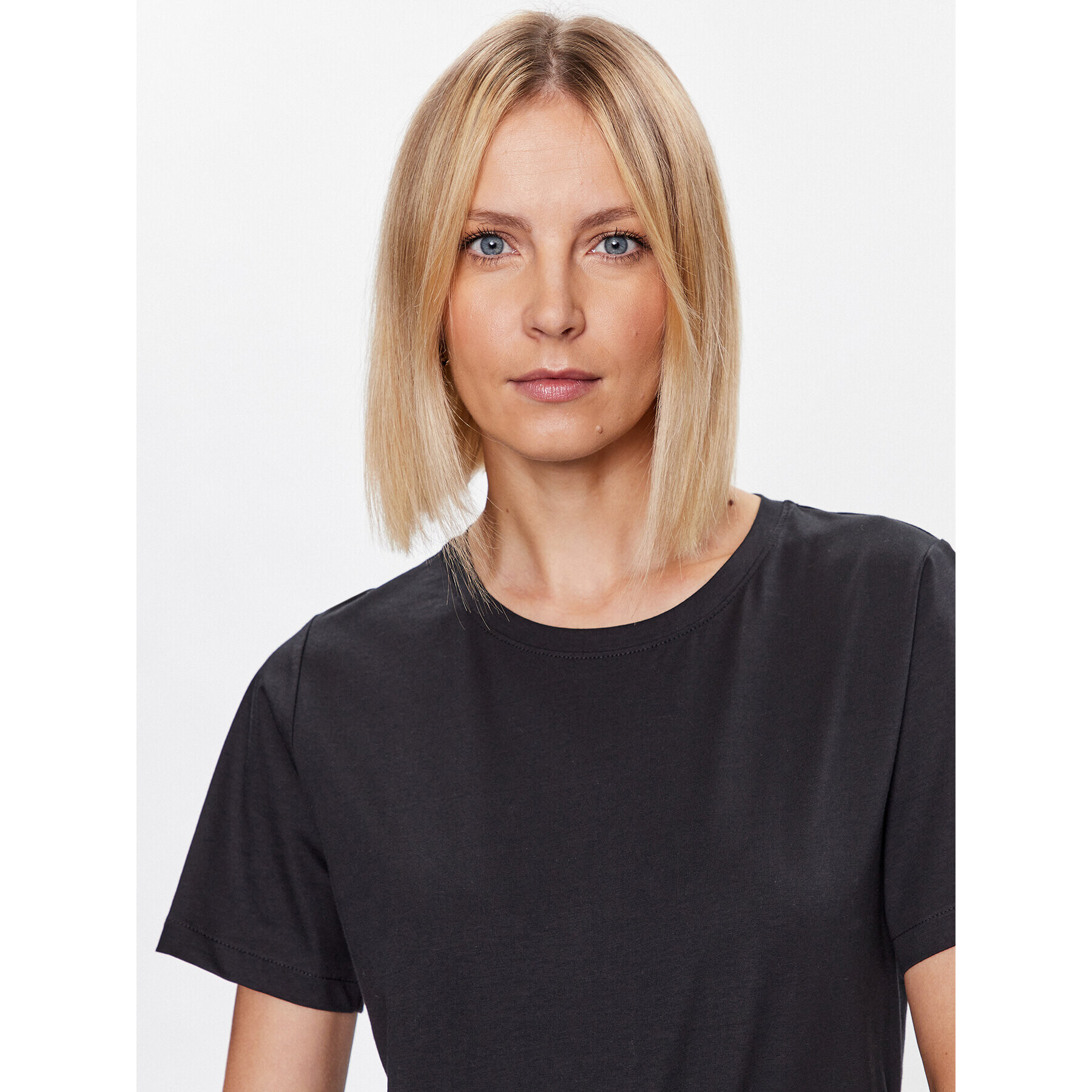 Calvin Klein Тишърт K20K205410 Черен Regular Fit - Pepit.bg