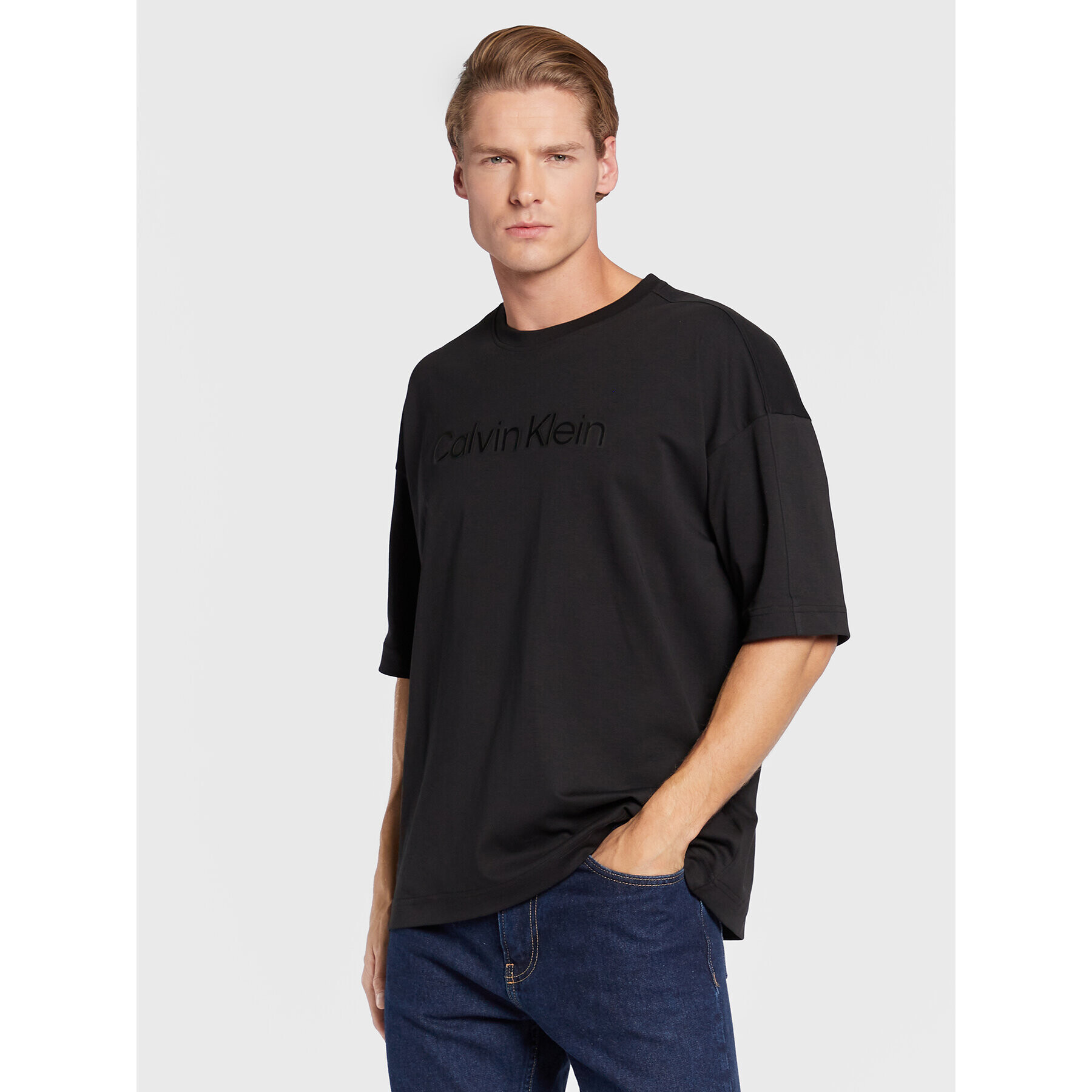 Calvin Klein Тишърт Lacquer Modern Comfort K10K110110 Черен Relaxed Fit - Pepit.bg