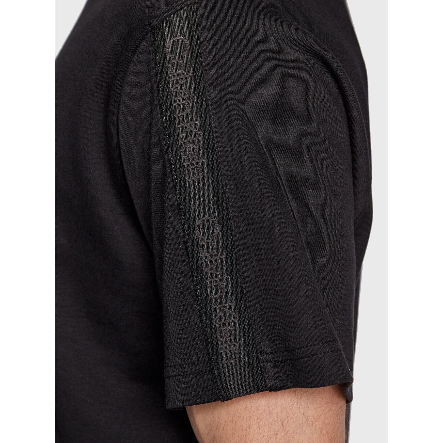 Calvin Klein Тишърт Logo Tape K10K110814 Черен Regular Fit - Pepit.bg