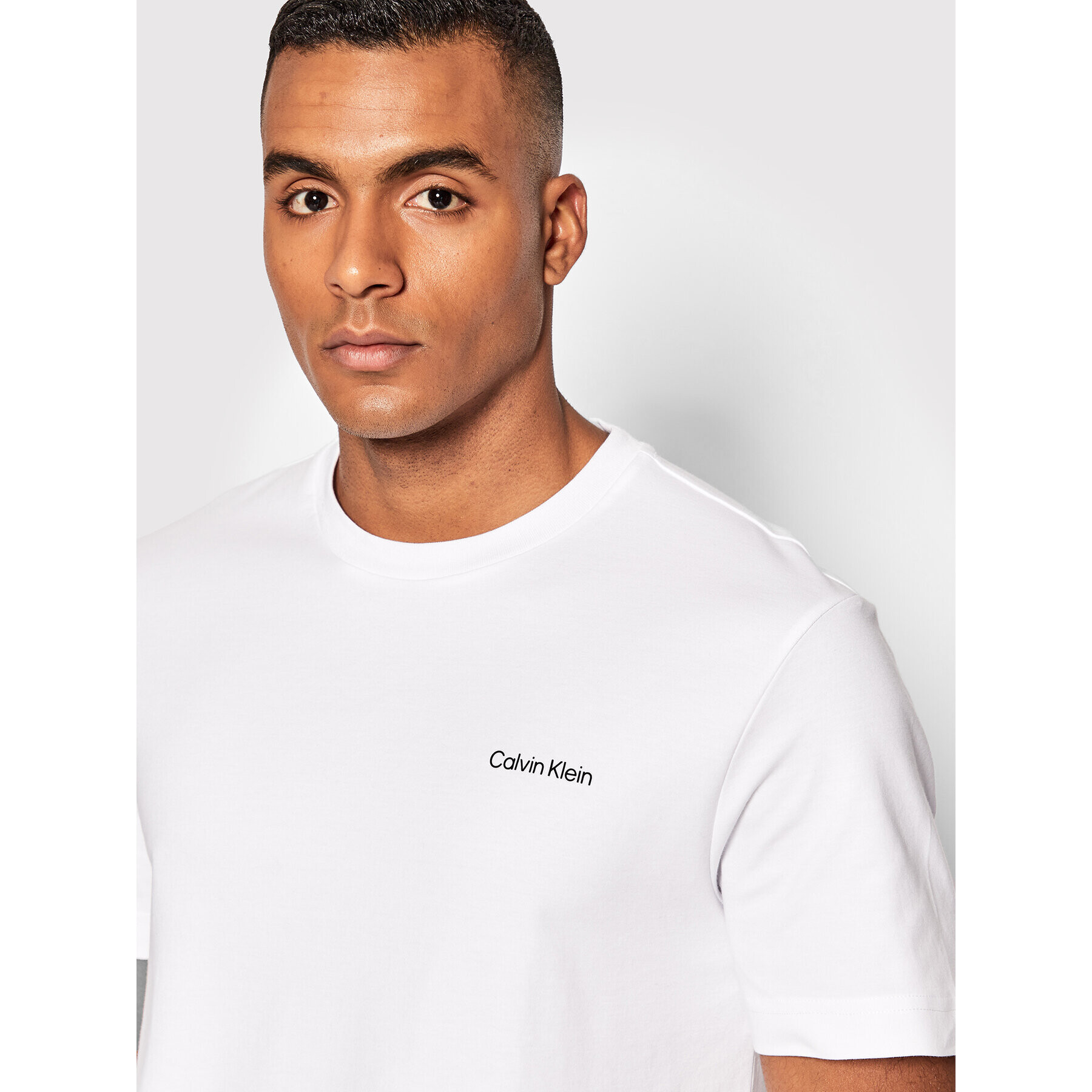 Calvin Klein Тишърт Micro Logo Interlock K10K109894 Бял Regular Fit - Pepit.bg