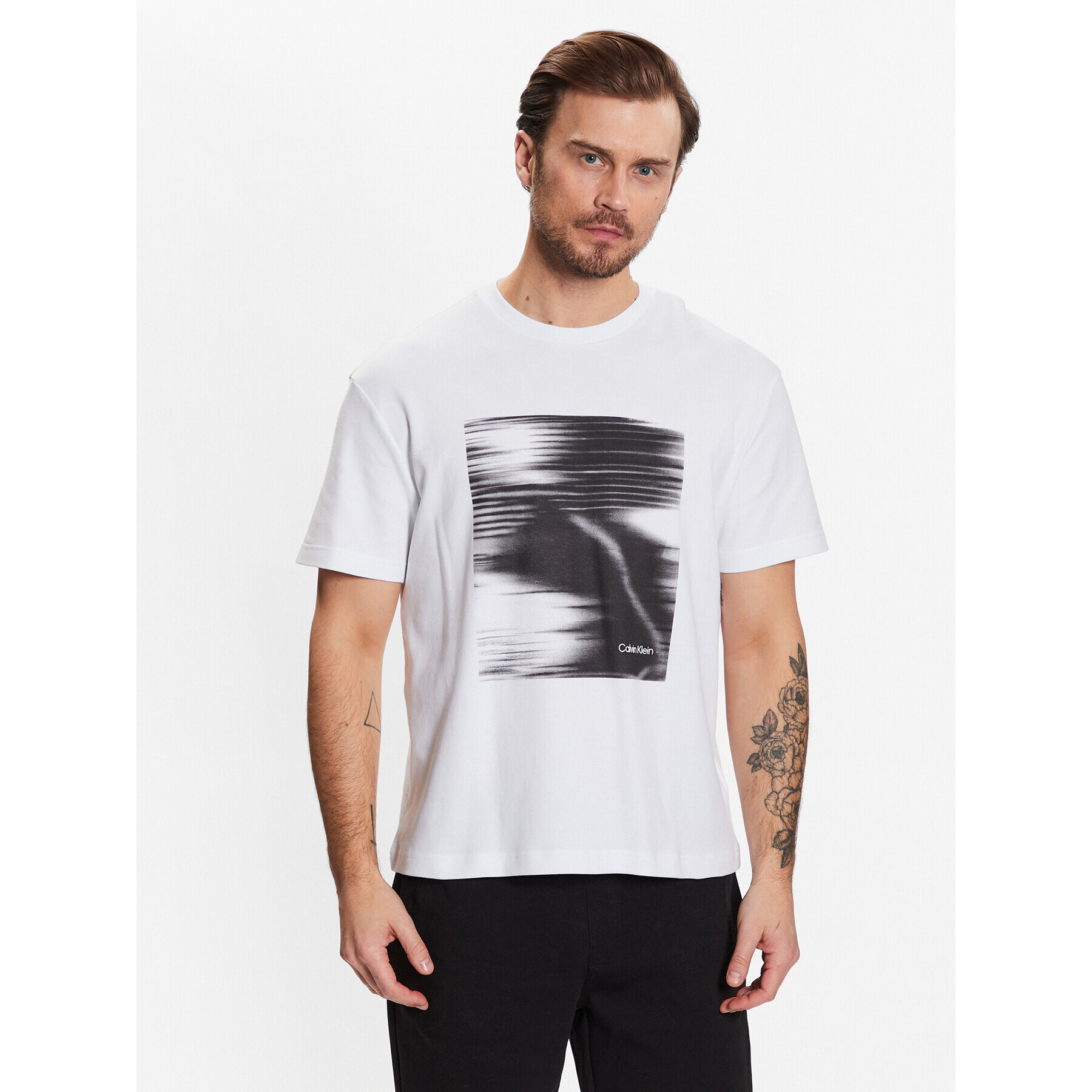 Calvin Klein Тишърт Motion Graphic K10K111116 Бял Regular Fit - Pepit.bg