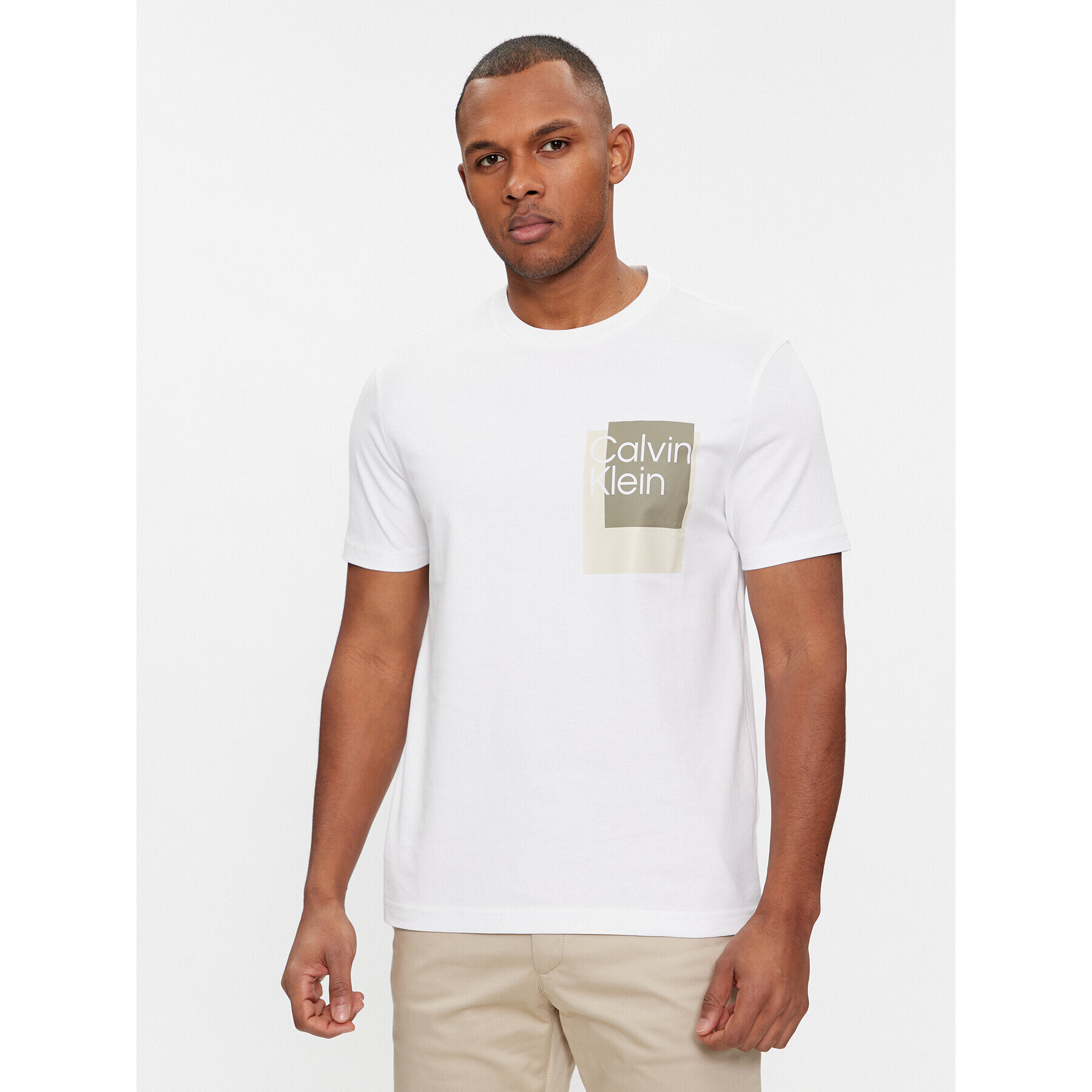 Calvin Klein Тишърт Overlay Box Logo T-Shirt K10K112402 Бял Regular Fit - Pepit.bg