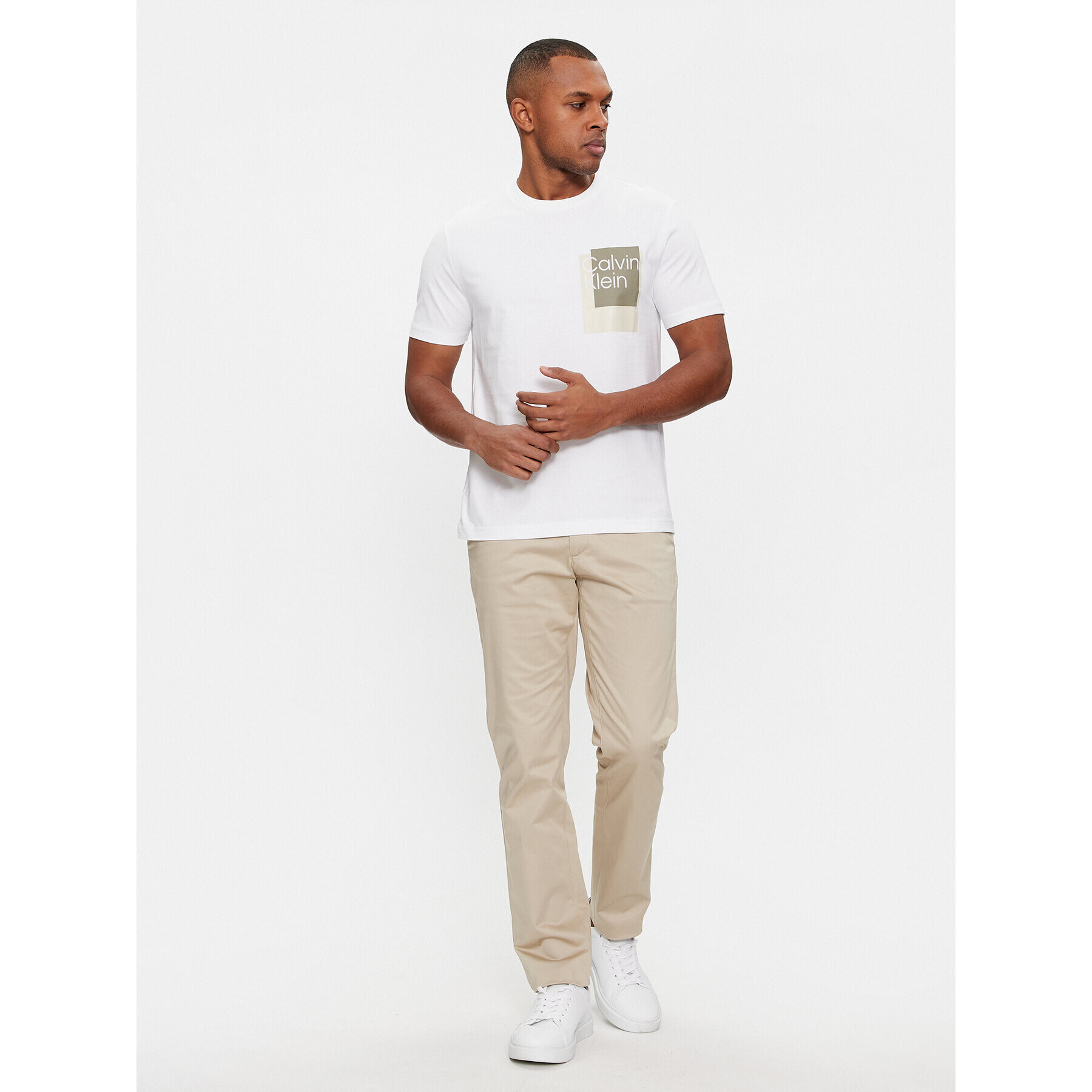 Calvin Klein Тишърт Overlay Box Logo T-Shirt K10K112402 Бял Regular Fit - Pepit.bg