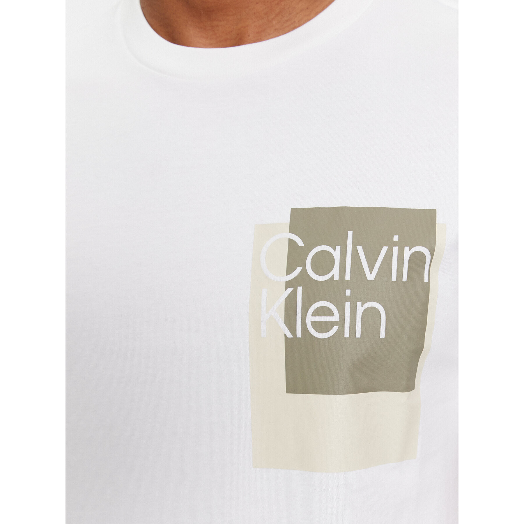 Calvin Klein Тишърт Overlay Box Logo T-Shirt K10K112402 Бял Regular Fit - Pepit.bg