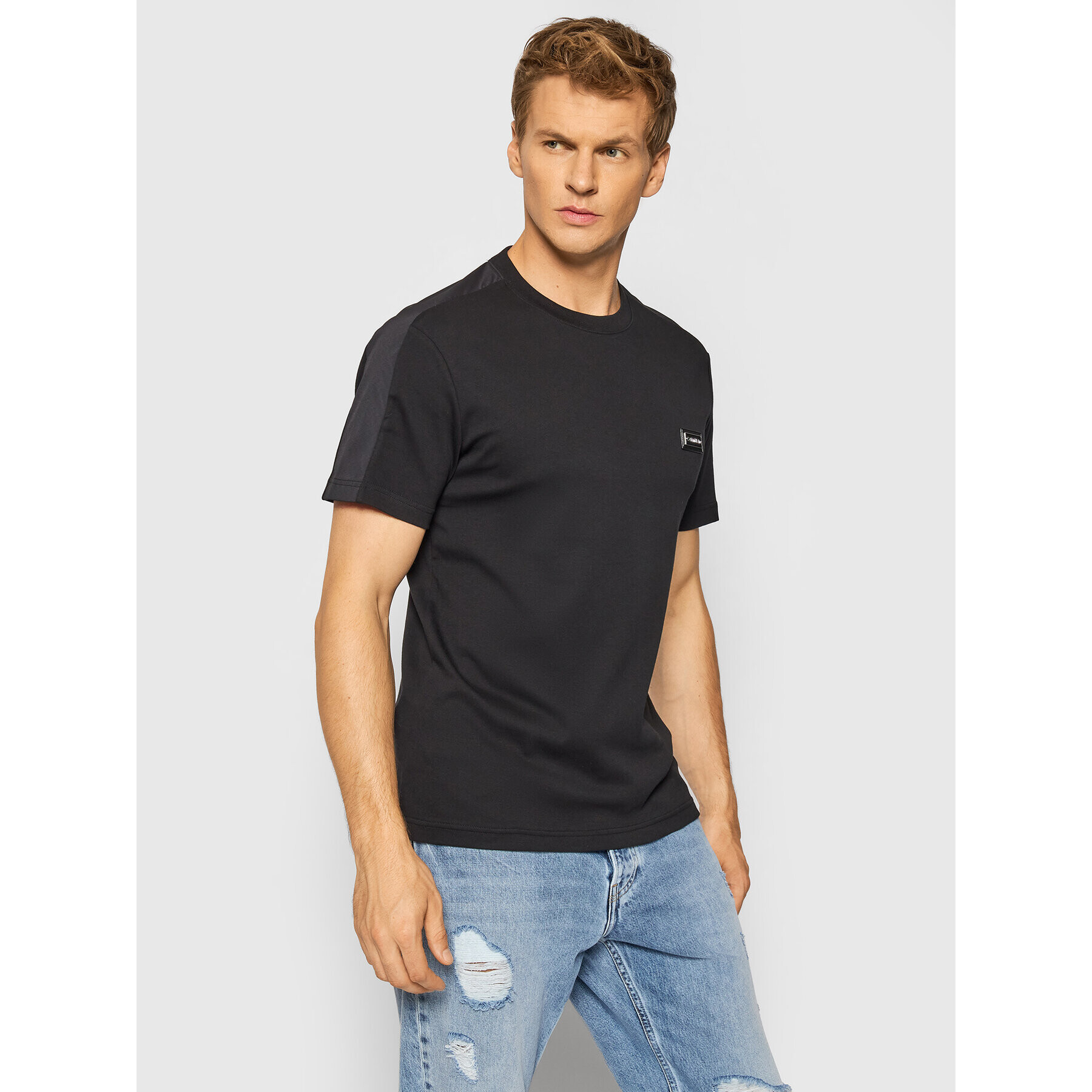 Calvin Klein Тишърт Premium Badge K10K106534 Черен Regular Fit - Pepit.bg