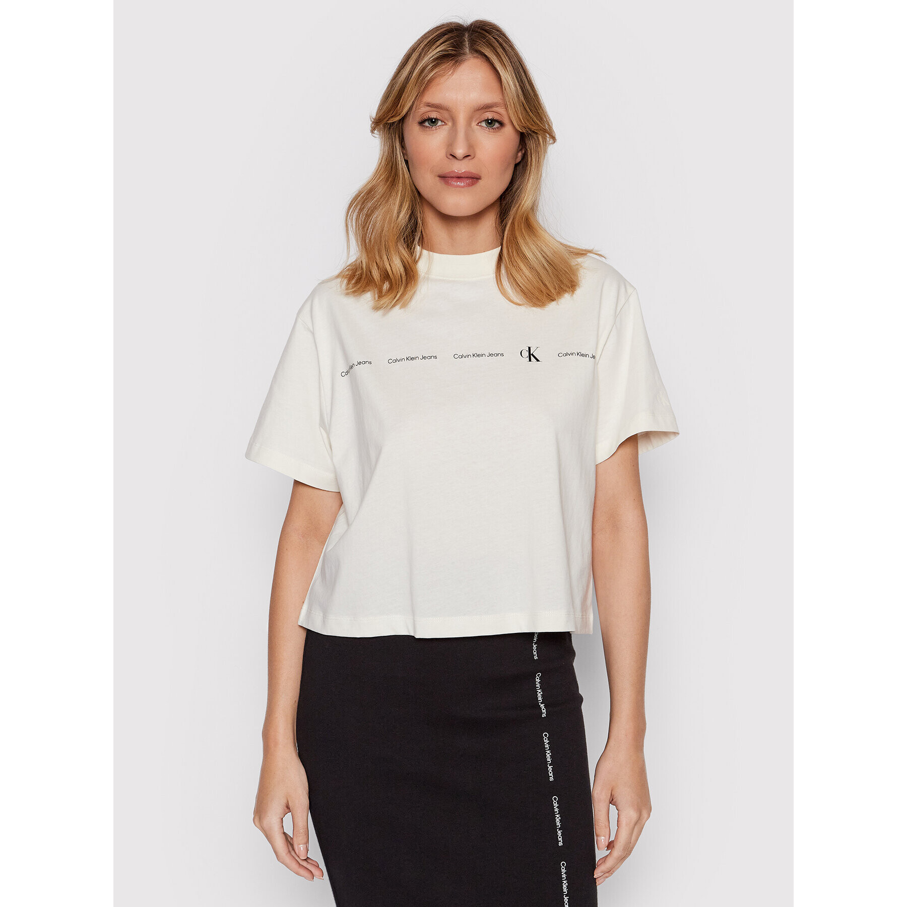 Calvin Klein Тишърт Repeat Logo J20J217709 Бежов Regular Fit - Pepit.bg