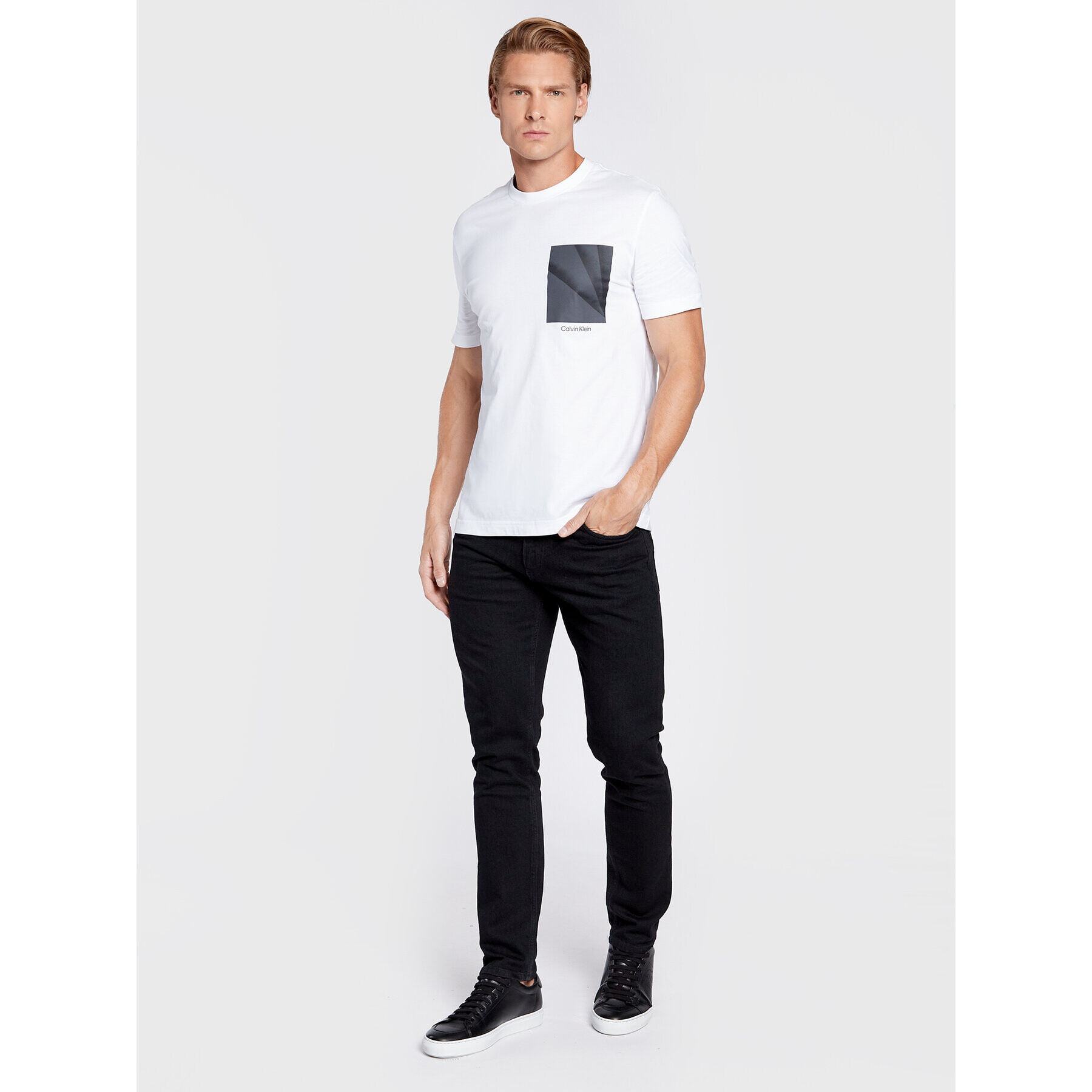 Calvin Klein Тишърт Shadow Chest K10K110111 Бял Regular Fit - Pepit.bg