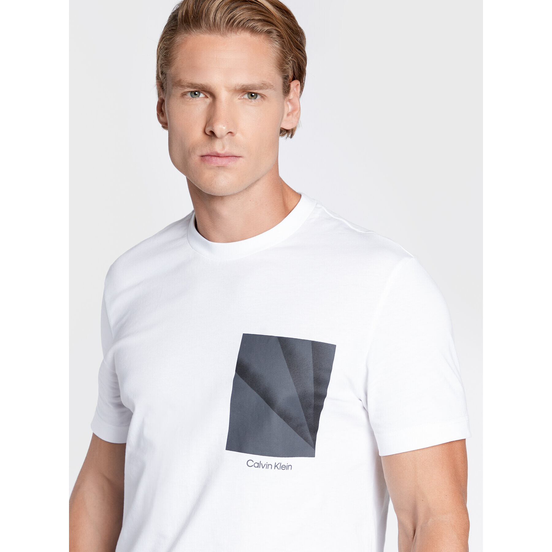 Calvin Klein Тишърт Shadow Chest K10K110111 Бял Regular Fit - Pepit.bg