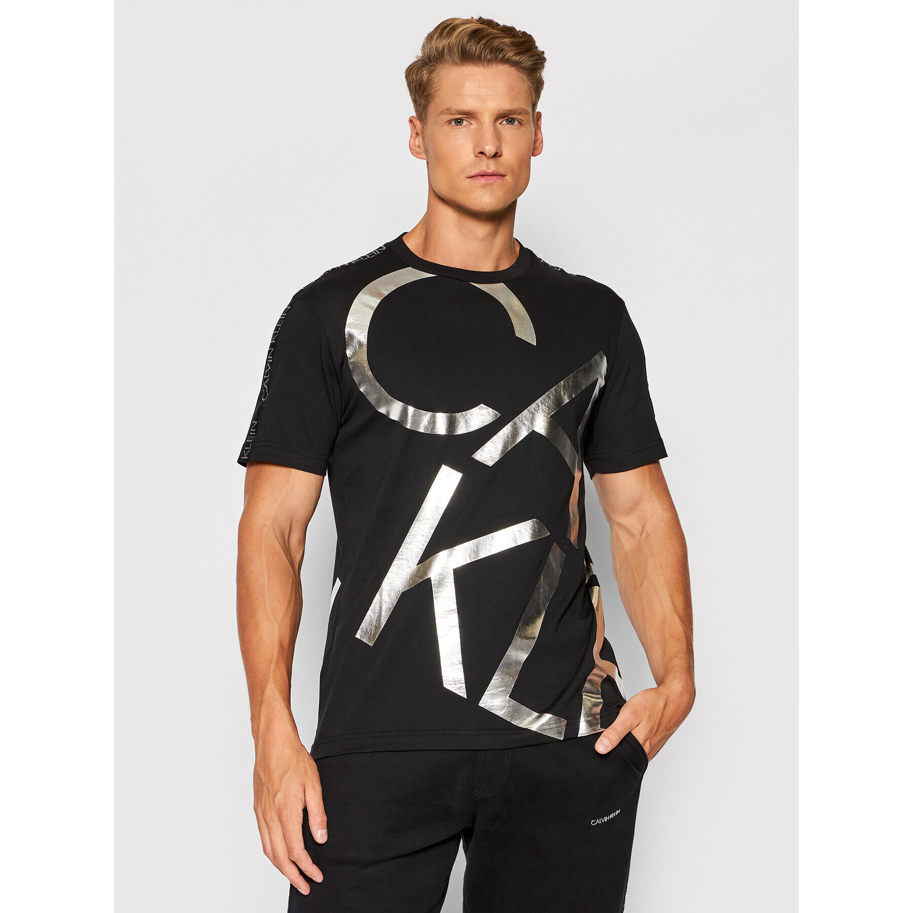 Calvin Klein Тишърт Silver Big Logo K10K107037 Черен Regular Fit - Pepit.bg