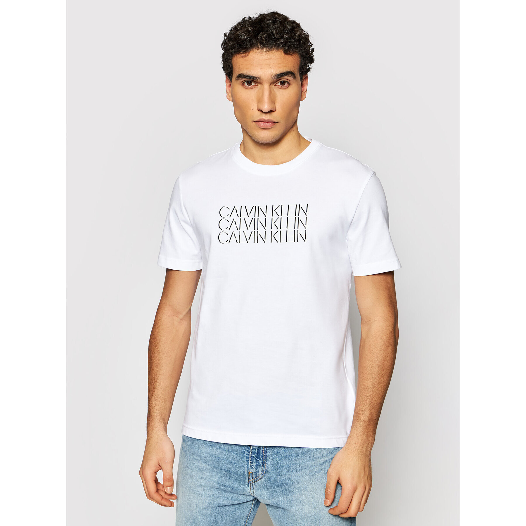 Calvin Klein Тишърт Triple Center Logo K10K107158 Бял Regular Fit - Pepit.bg