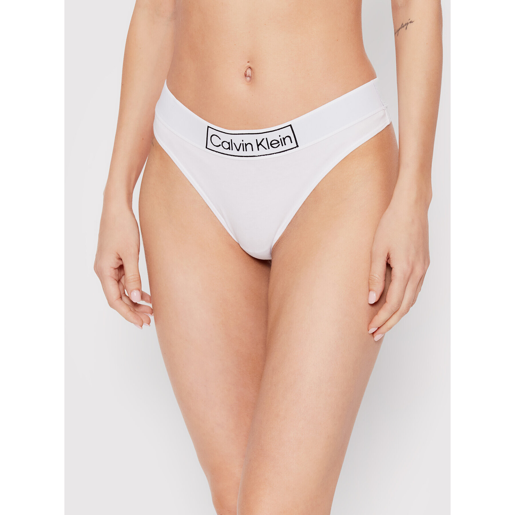 Calvin Klein Underwear Бикини тип прашка Thong 000QF6774E Бял - Pepit.bg