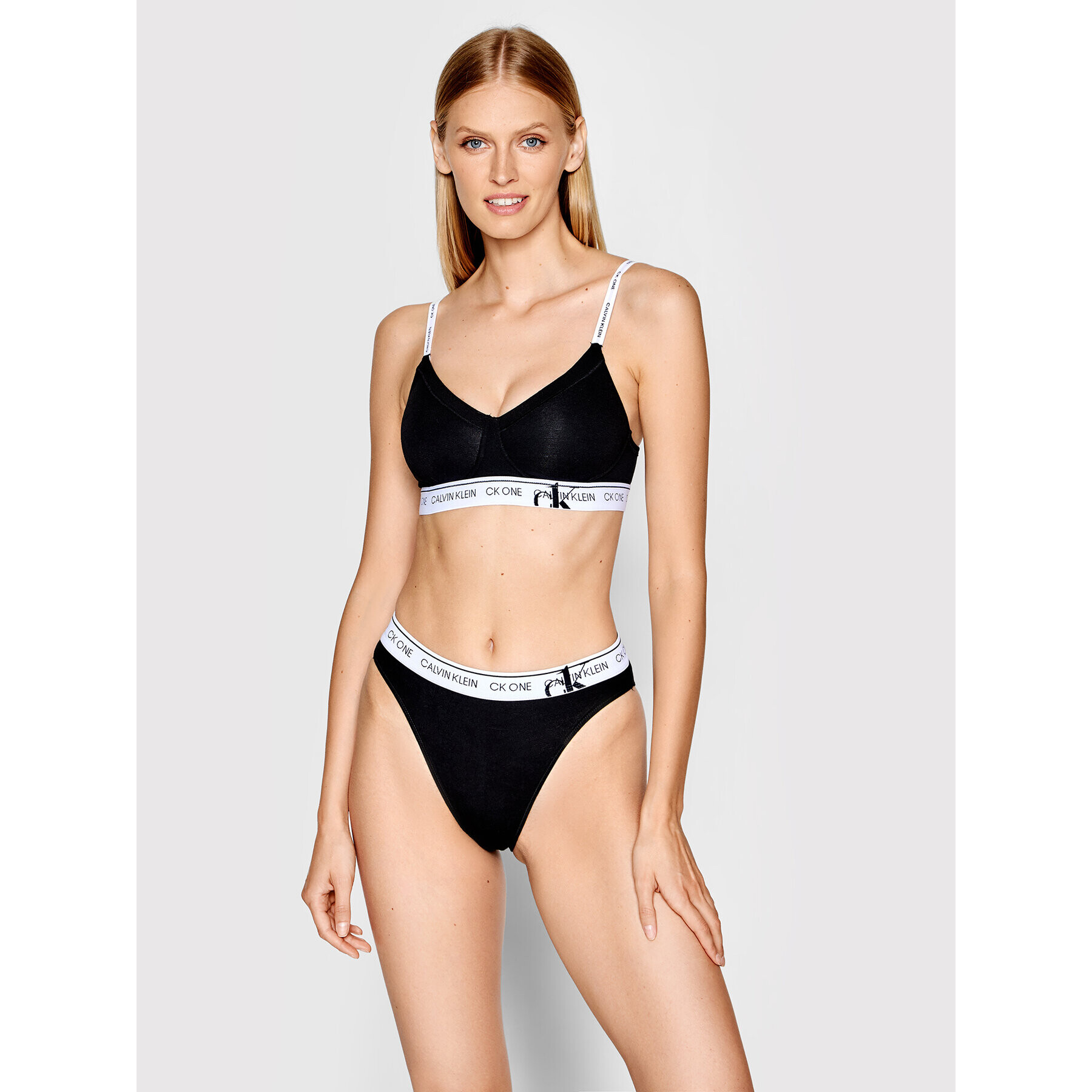 Calvin Klein Underwear Дамски бикини тип бразилиана 000QF6765E Черен - Pepit.bg