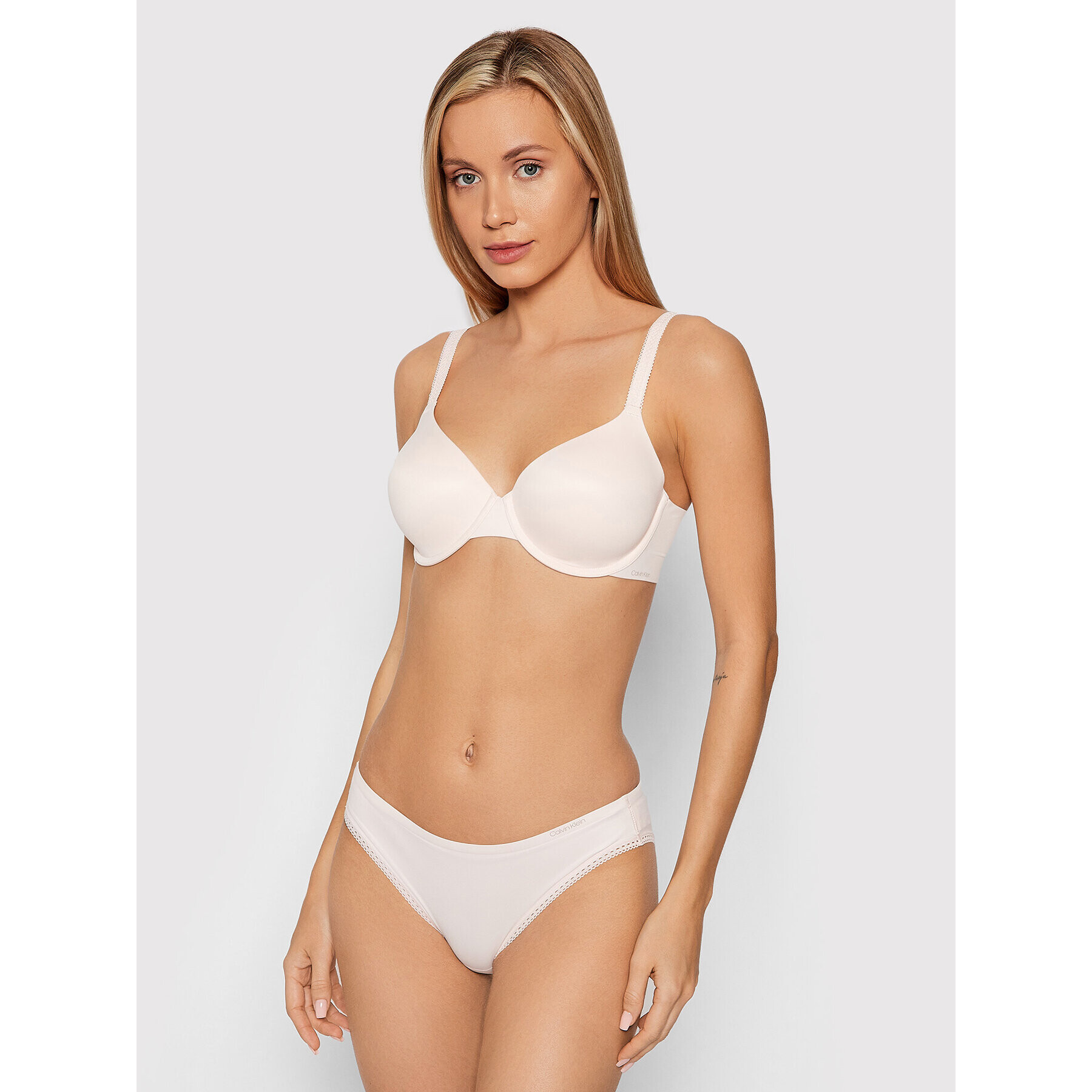 Calvin Klein Underwear Класически дамски бикини Liquid Touch 000QF4481E Екрю - Pepit.bg