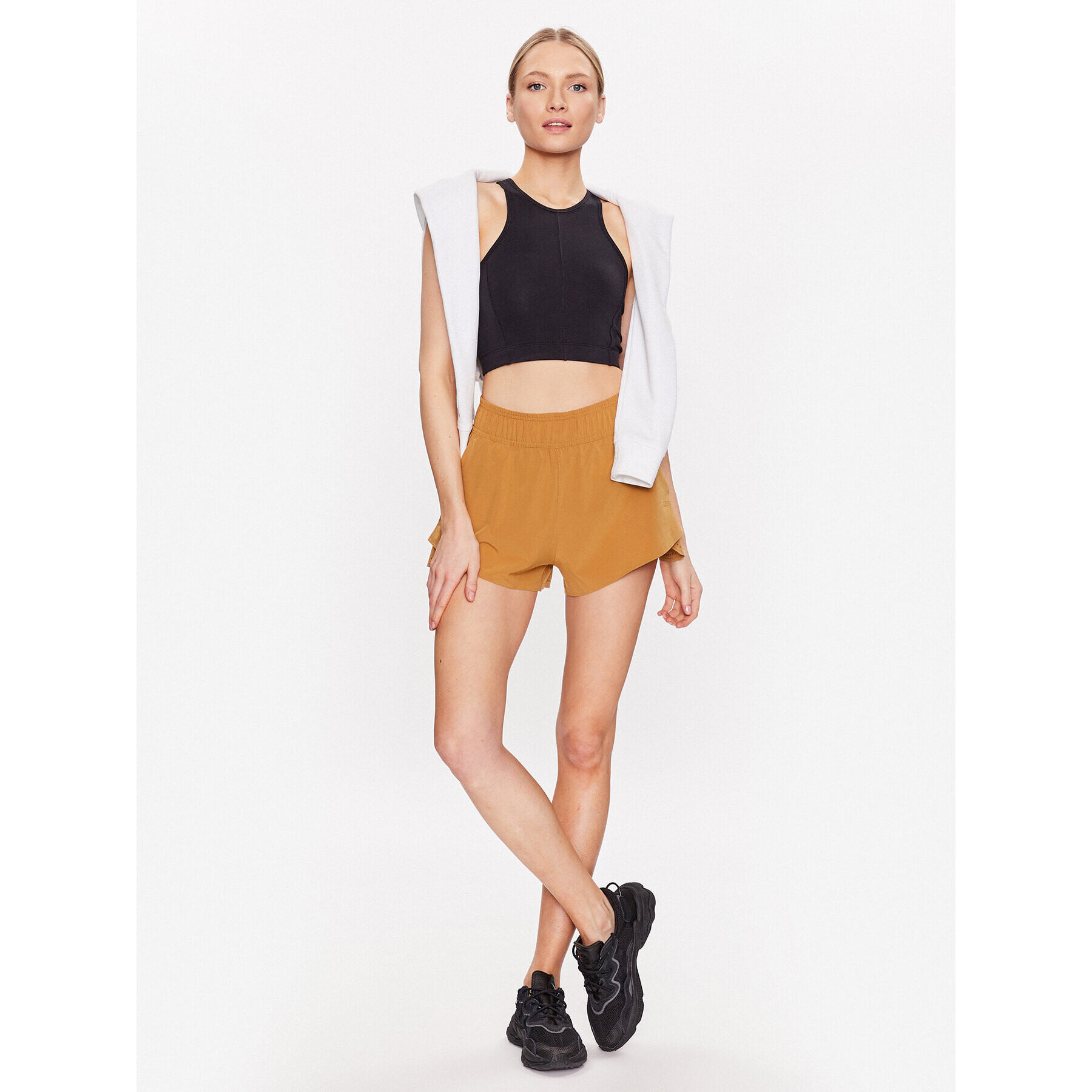 Casall Спортни шорти 23154-371 Кафяв Regular Fit - Pepit.bg