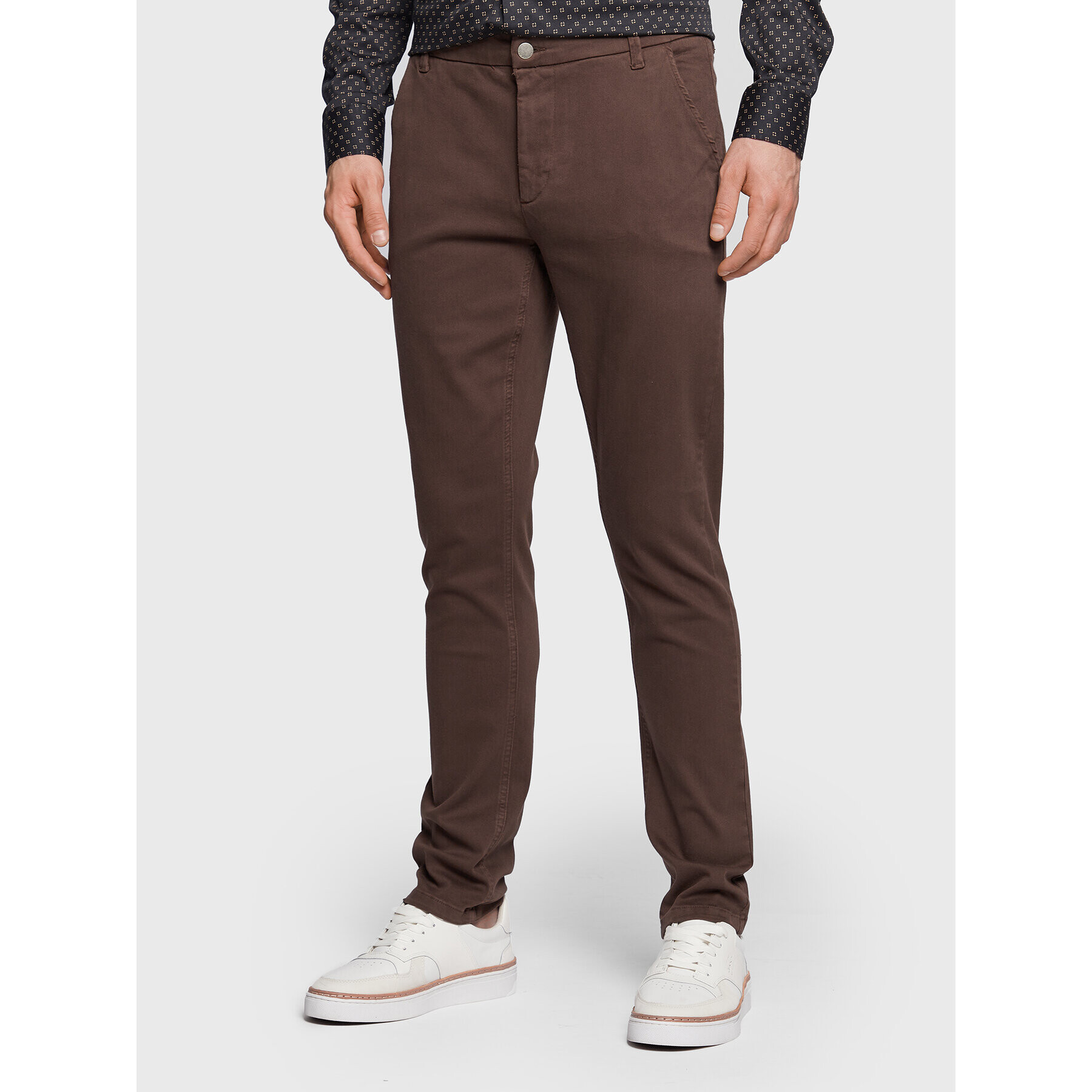 Casual Friday Чино панталони Phil 20504239 Кафяв Slim Fit - Pepit.bg